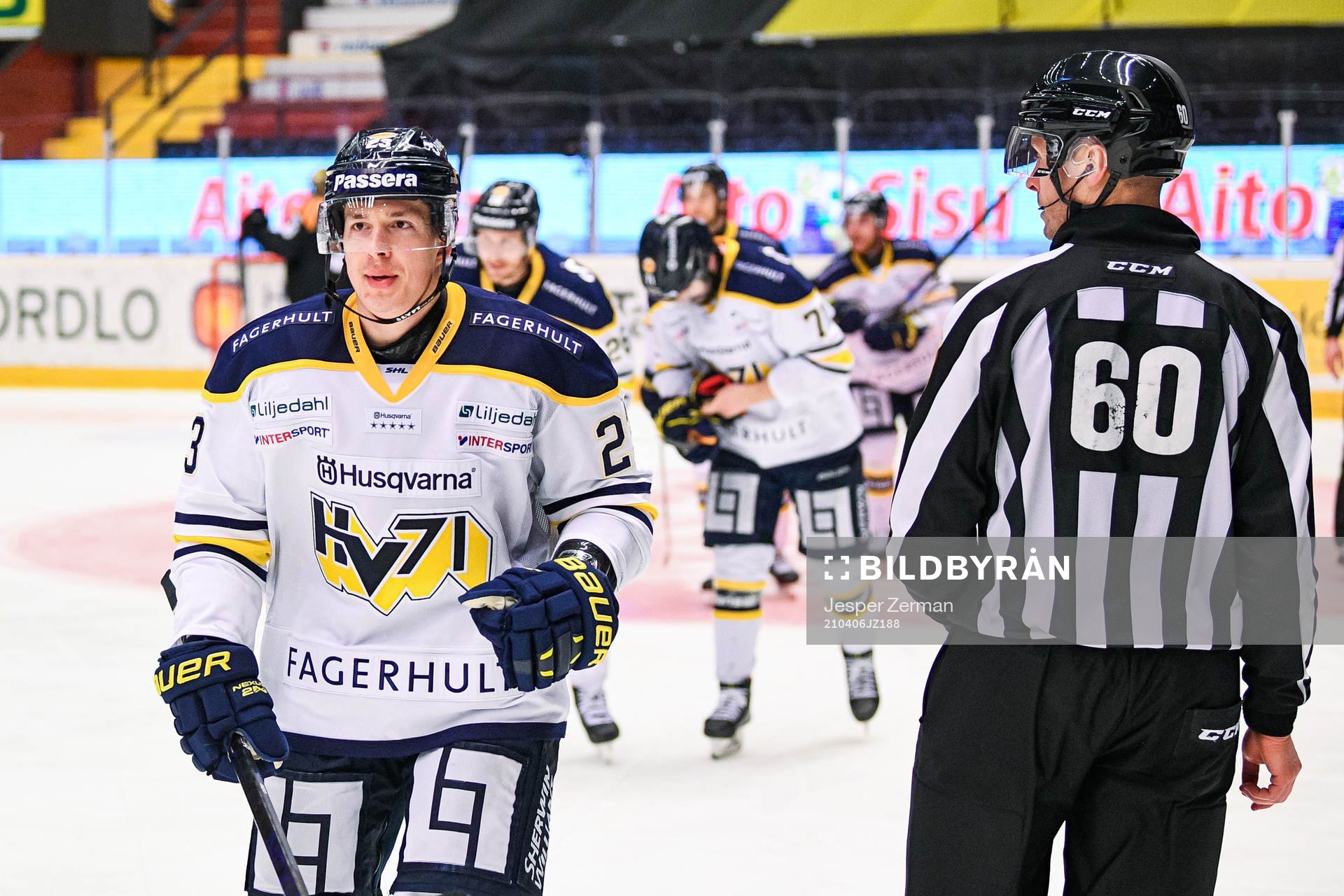 s Arttu Ilomäki jublar