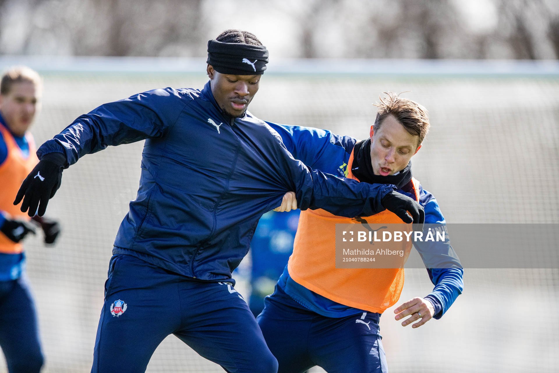 Noel Mbo och Viktor Lundberg under en träning med Helsingborg den 7 april 2021 i Helsingborg. 
