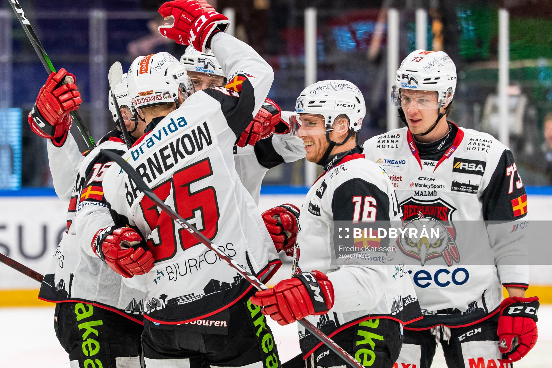 Malmö Redhawks Matias Lassen jublar med lagkamrater