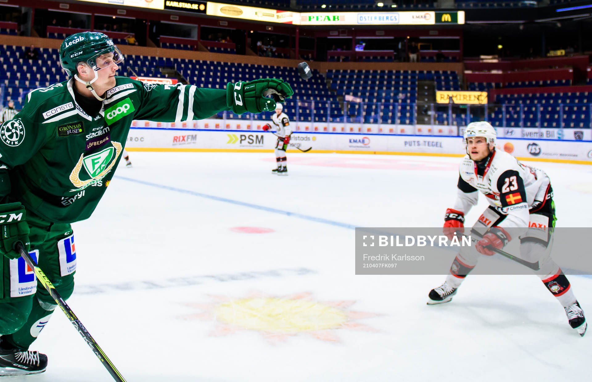 Färjestads Adam Ginning och Malmö Redhawks Christoffer