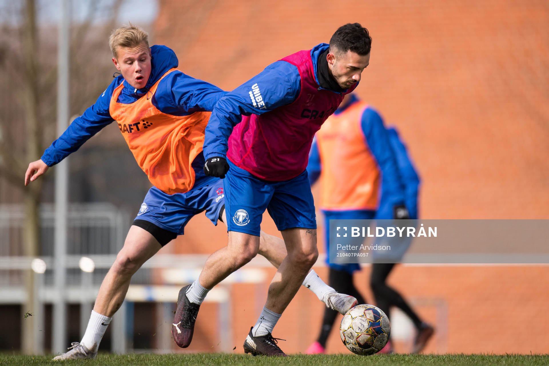 Noah Tillberg och Simon Amin under en fotbollsträning med Trelleborg den 7 april 2021 i Trelleborg. 