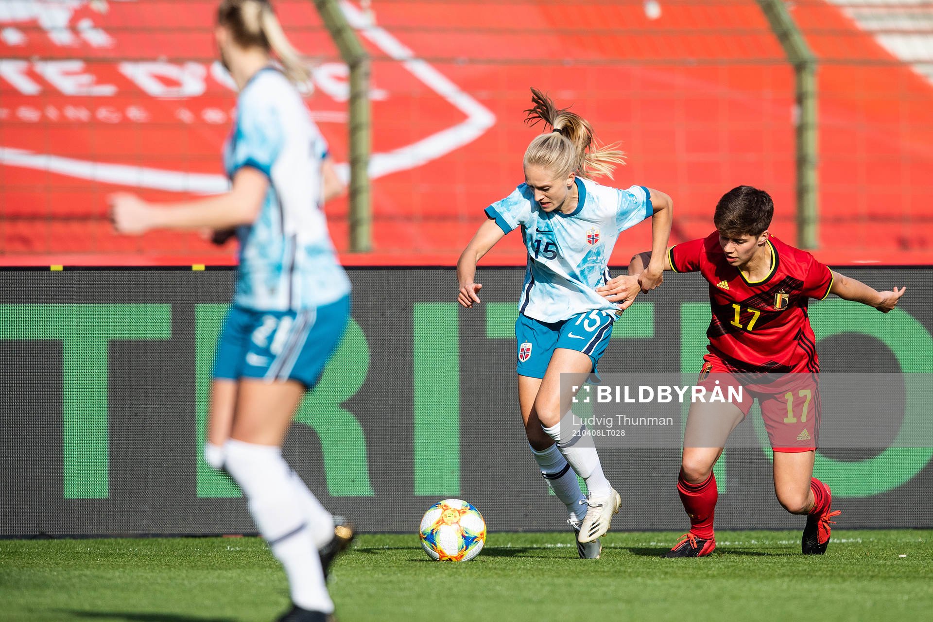 Amalie Vevle Eikeland of Norway and Isabelle Iliano of