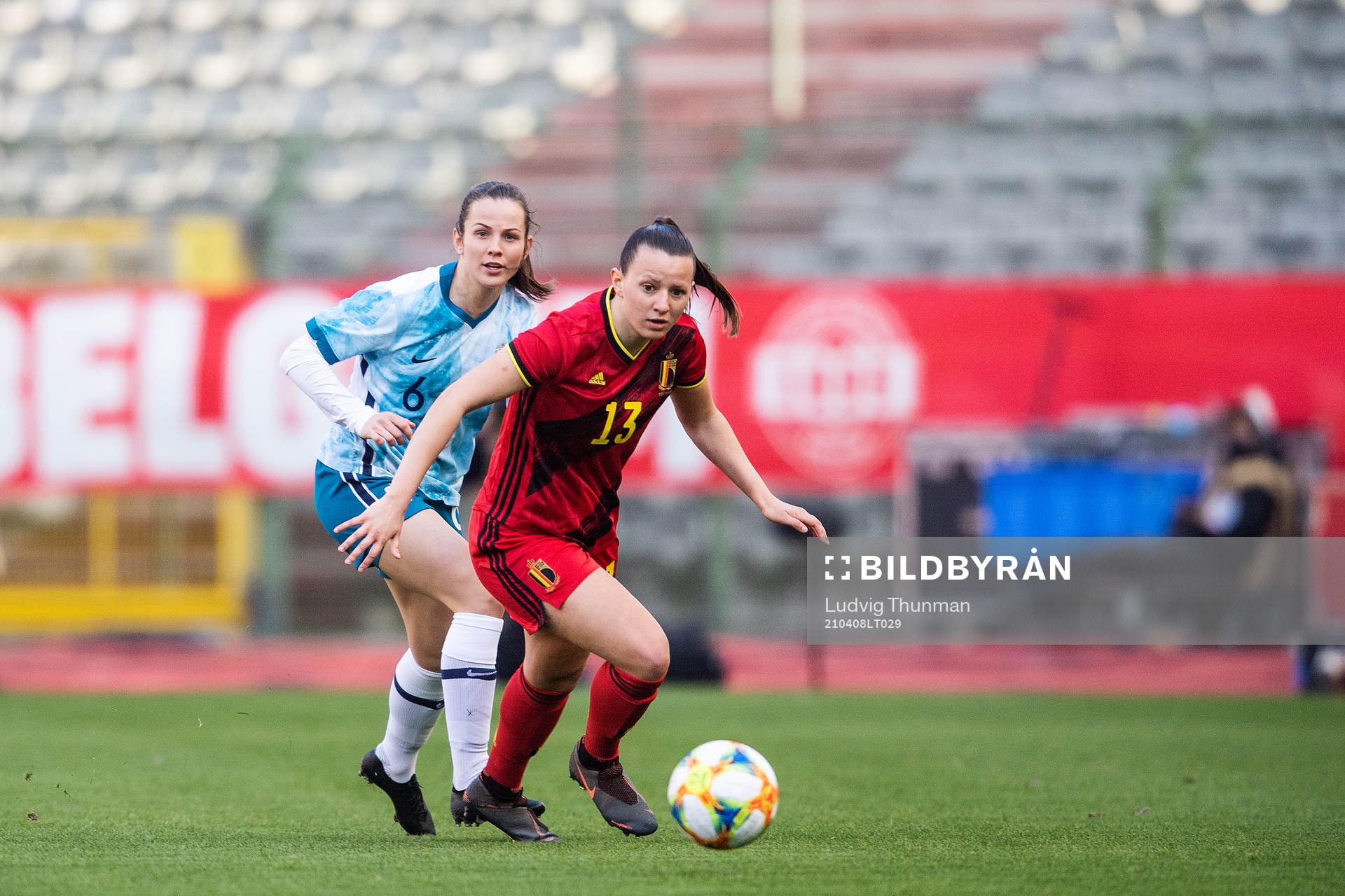 Isabelle Iliano of Belgium and Tuva Hansen of Norway