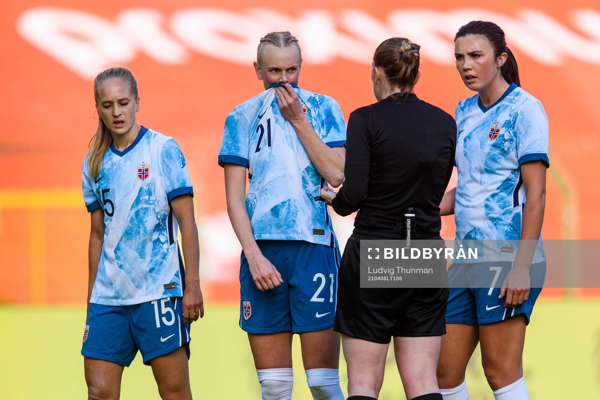 Amalie Vevle Eikeland, Karina Sævik and Ingrid Syrstad