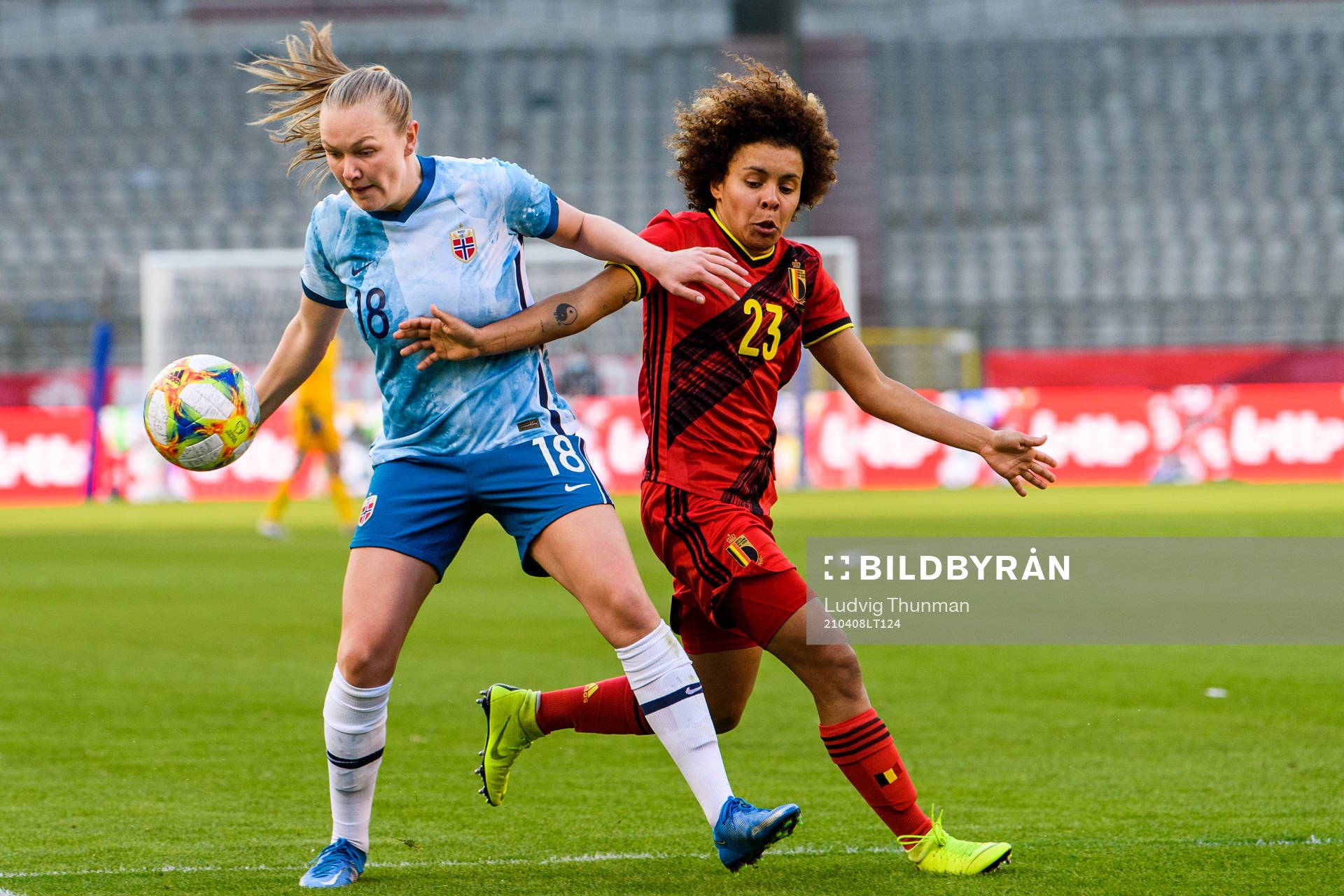 Frida Maanum of Norway and Kassandra Missipo of Belgium