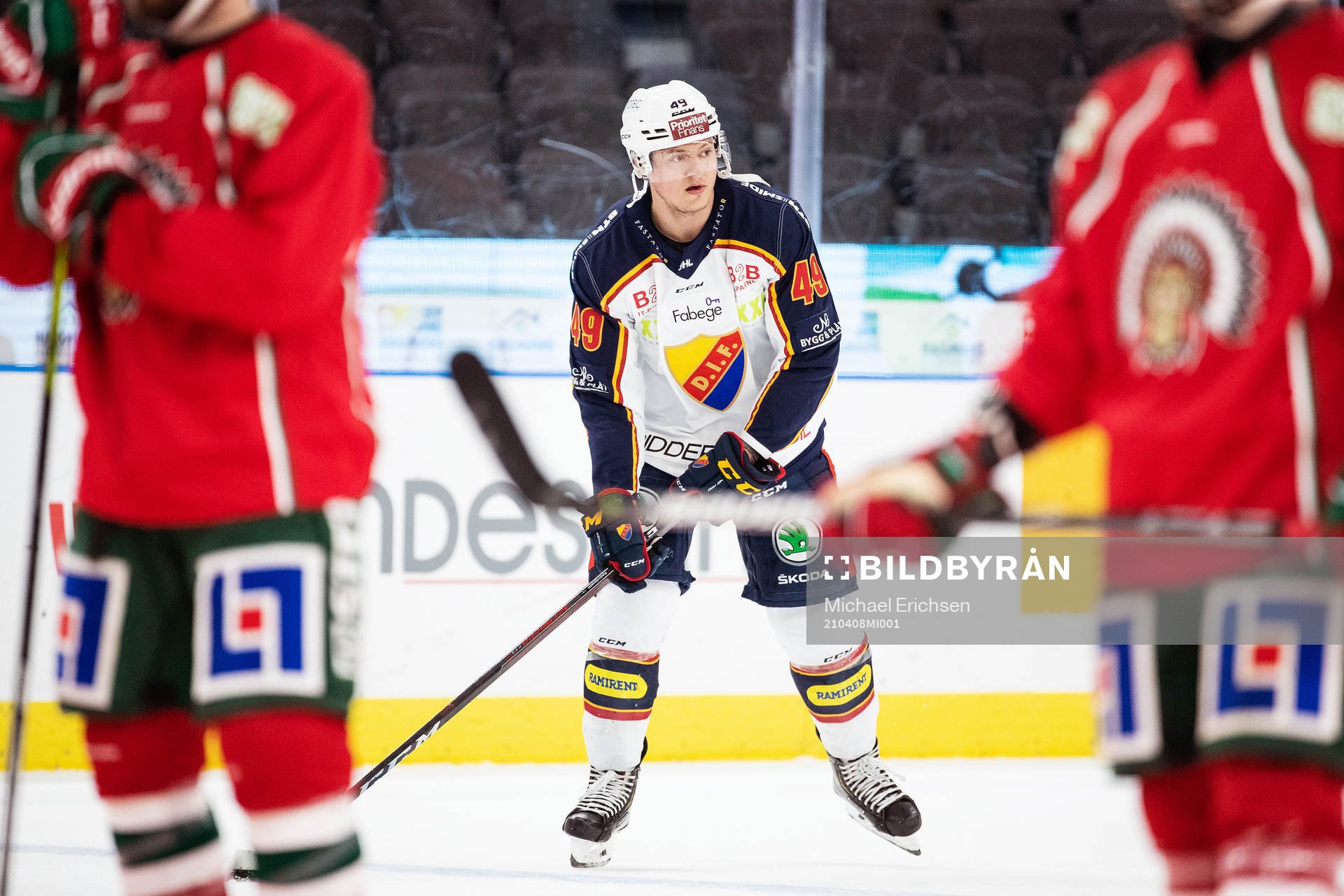 Djurgårdens Rhett Rakhshani värmer upp