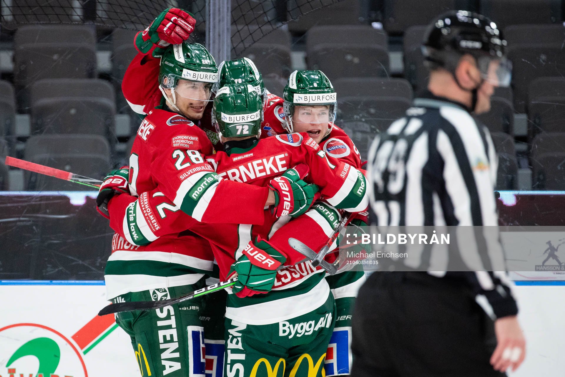 Frölundas Christoffer Ehn jublar med lagkamrater