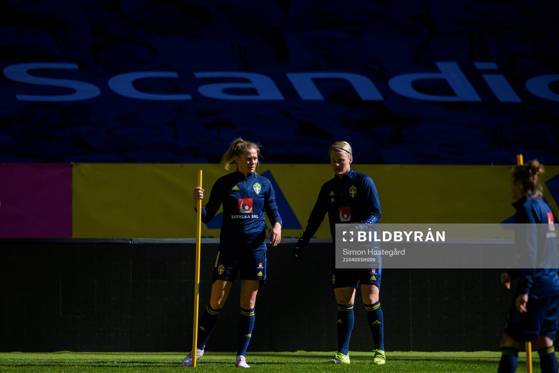 Fridolina Rolfö and Nilla Fischer