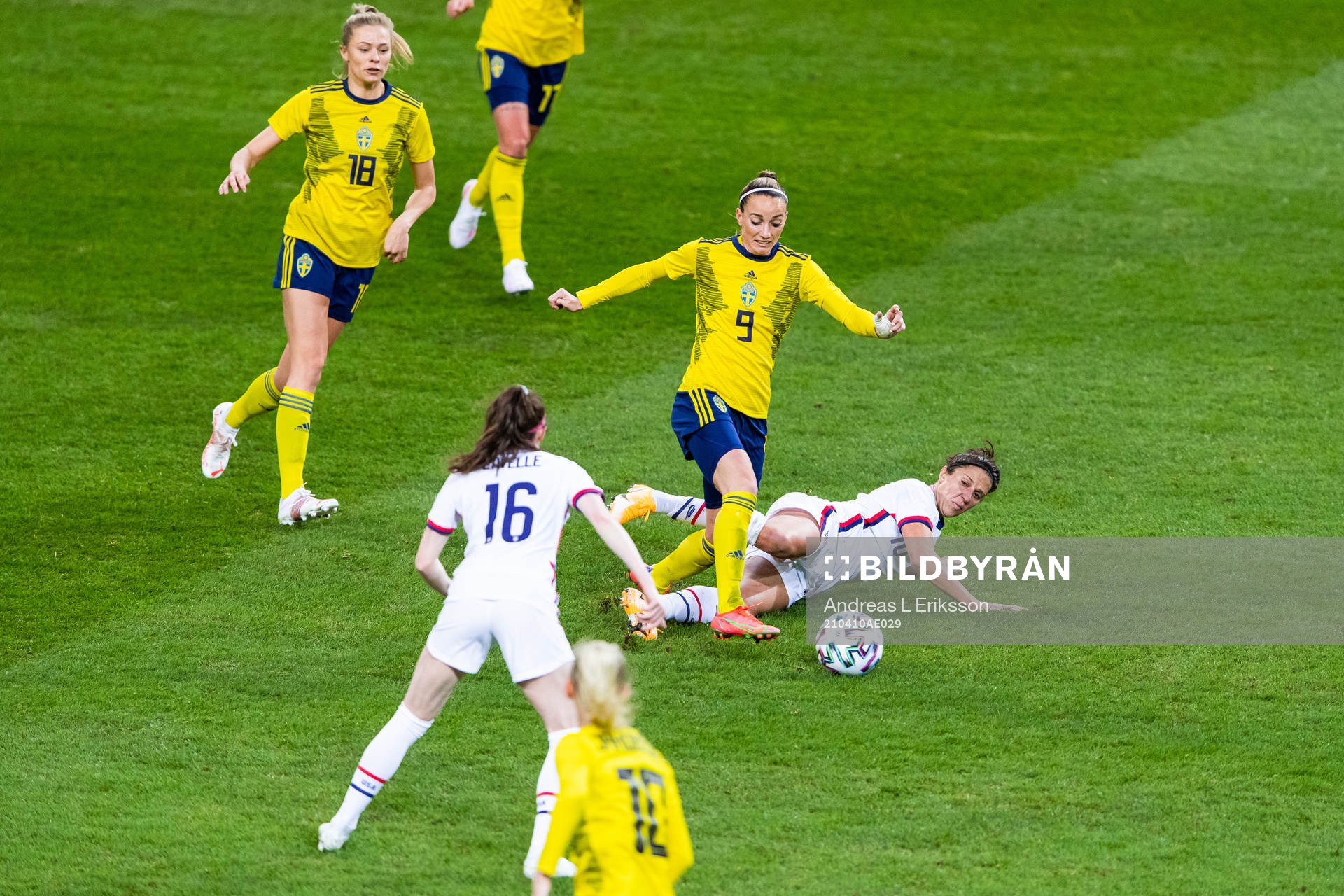 Kosovare Asllani of Sweden and Carli Lloyd of USA