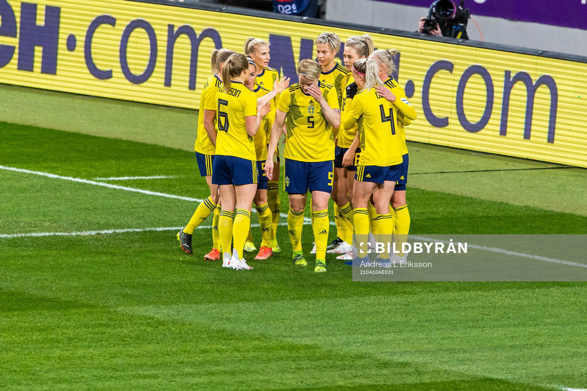 Lina Hurtig of Sweden celebrates with team mates