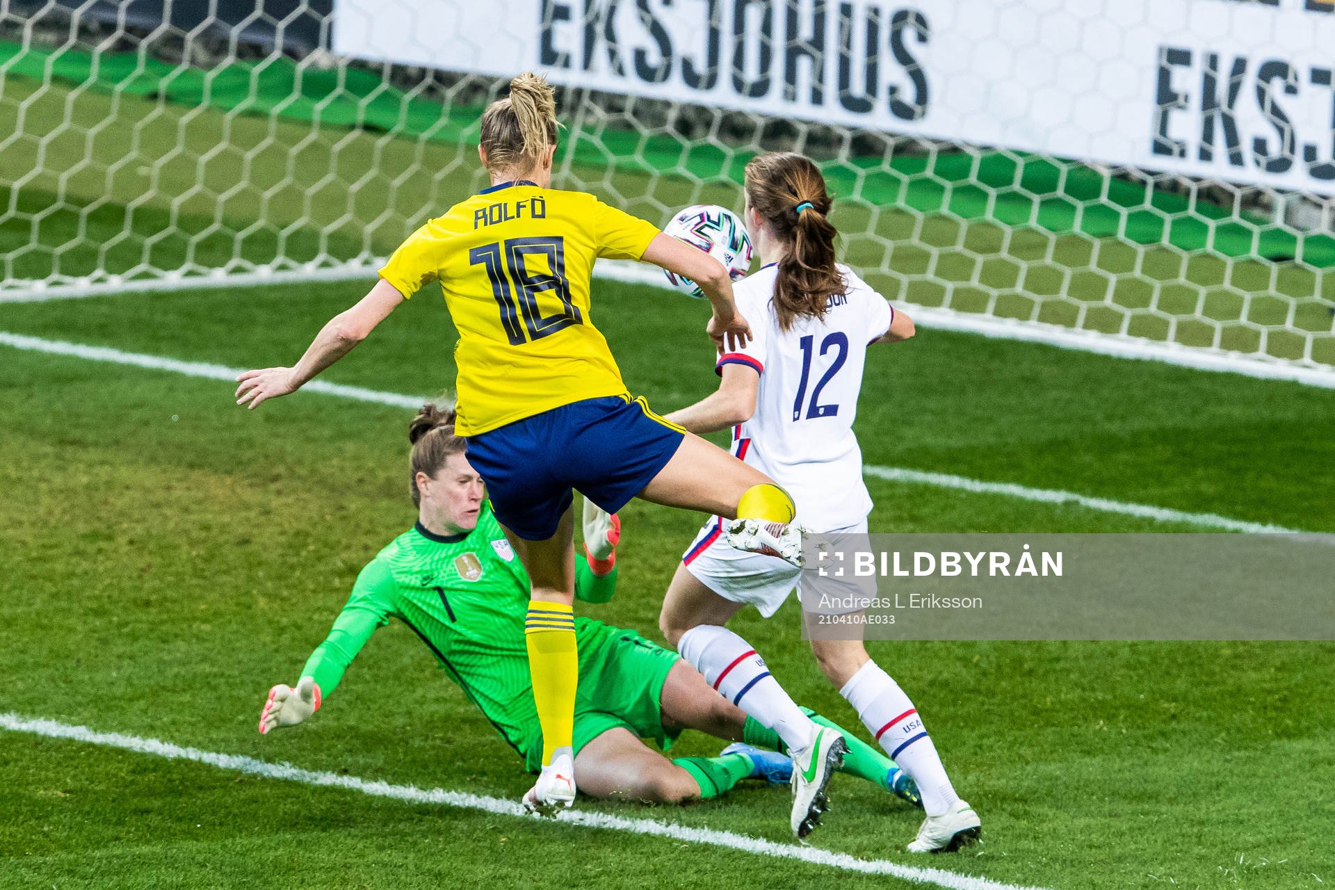 goalkeeper Alyssa Naeher and Tierna Davidson of USA against