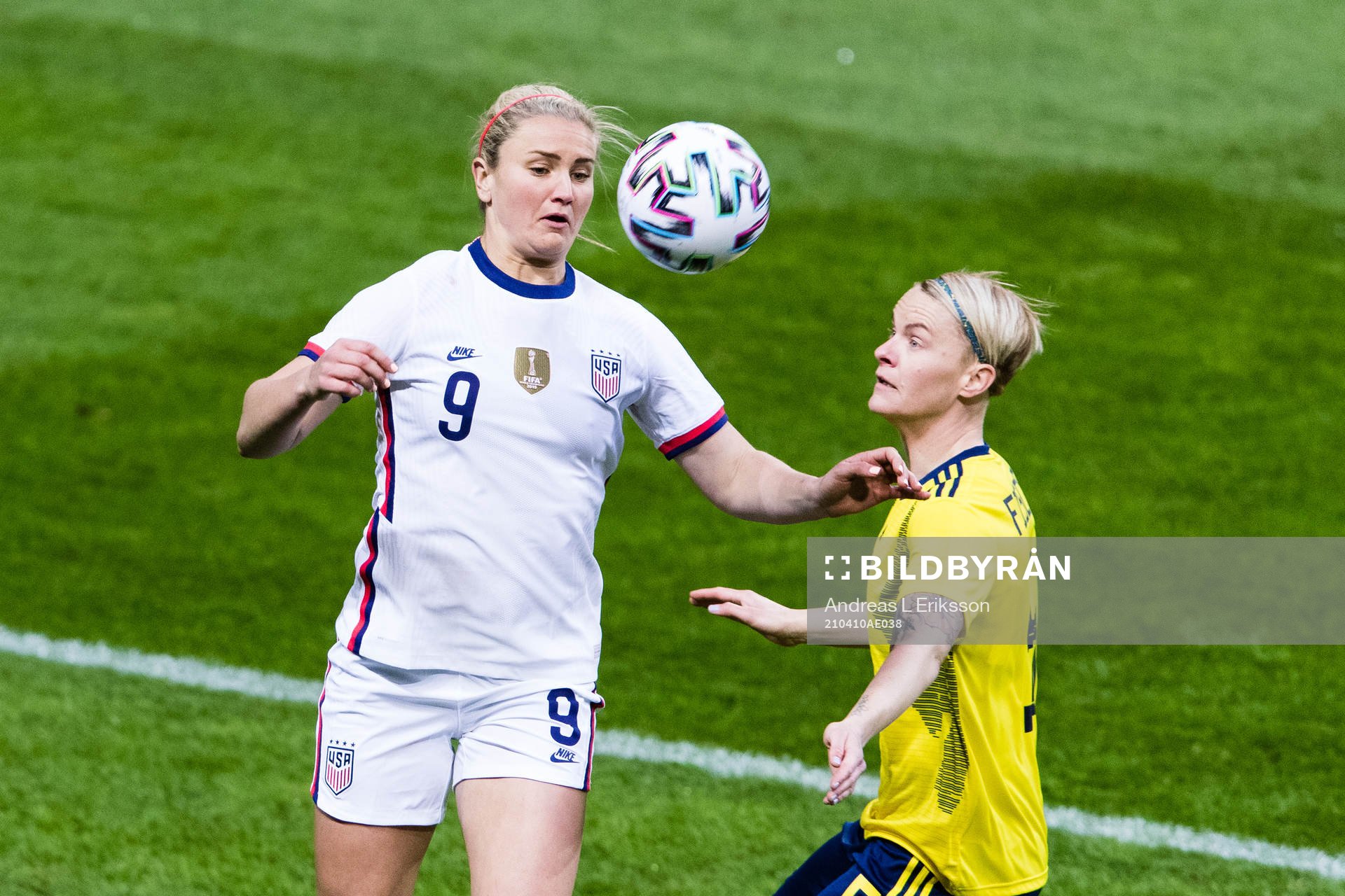 Lindsey Horan of USA and Nilla Fischer of Sweden