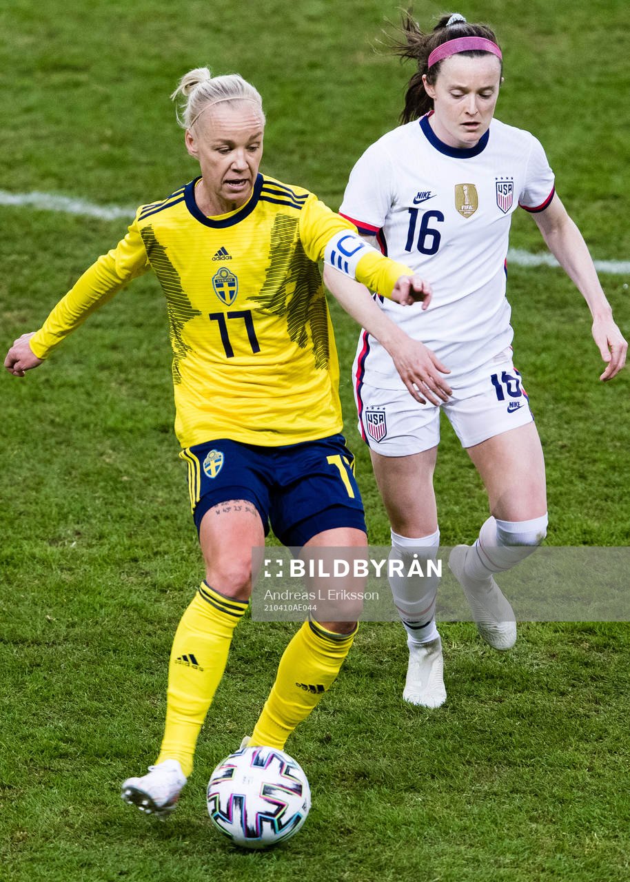 Caroline Seger of Sweden and Rose Lavelle of USA