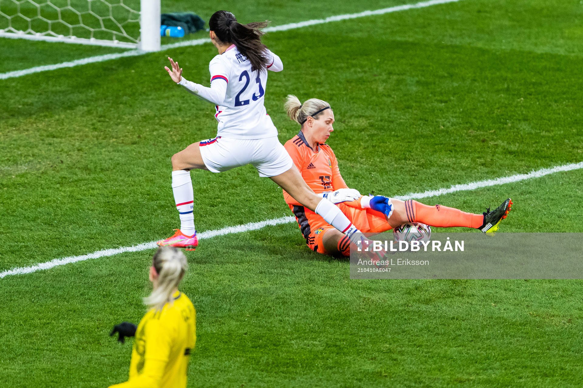 Christen Press of USA and goalkeeper Jennifer Falk of Sweden