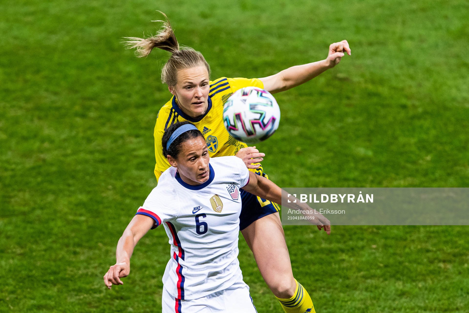 Lynn Williams of USA and Magdalena Eriksson of Sweden
