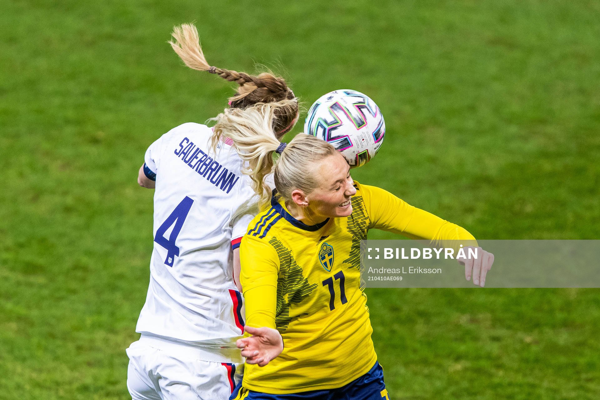 Becky Sauerbrunn of USA and Stina Blackstenius of Sweden