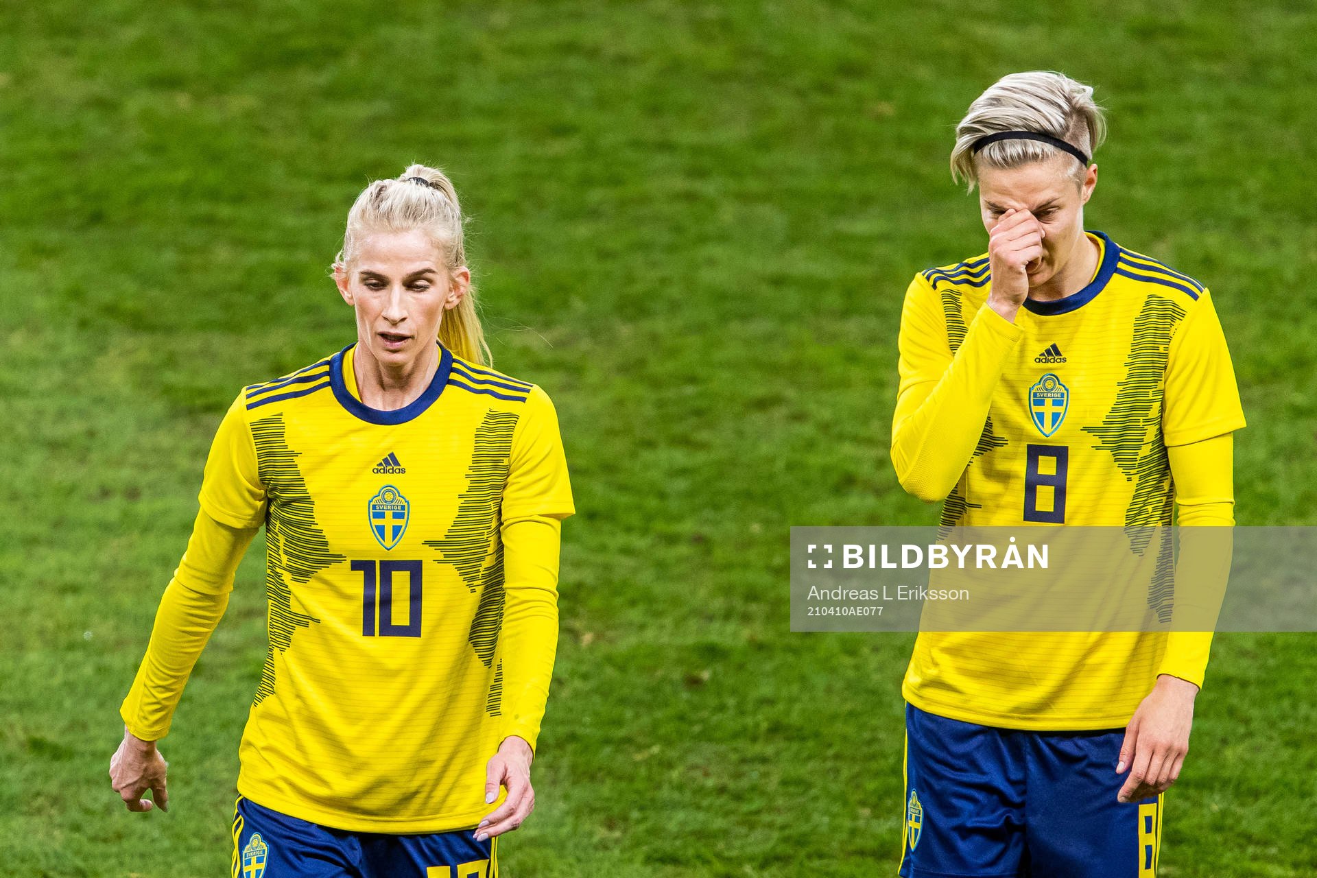 Sofia Jakobsson and Lina Hurtig of Sweden look dejected
