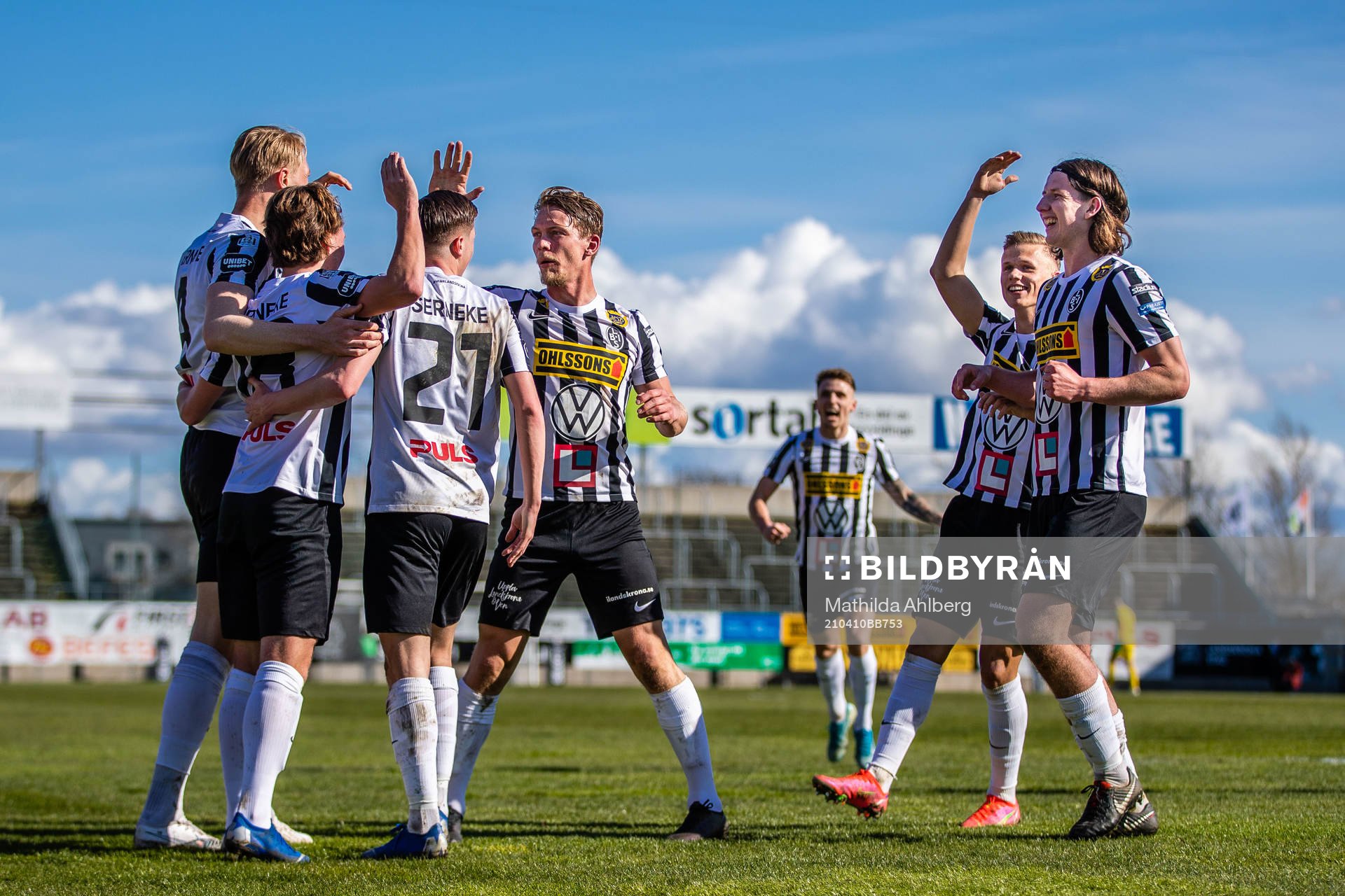 Landskronas Robin Hofsö och Andreas Murbeck jublar med