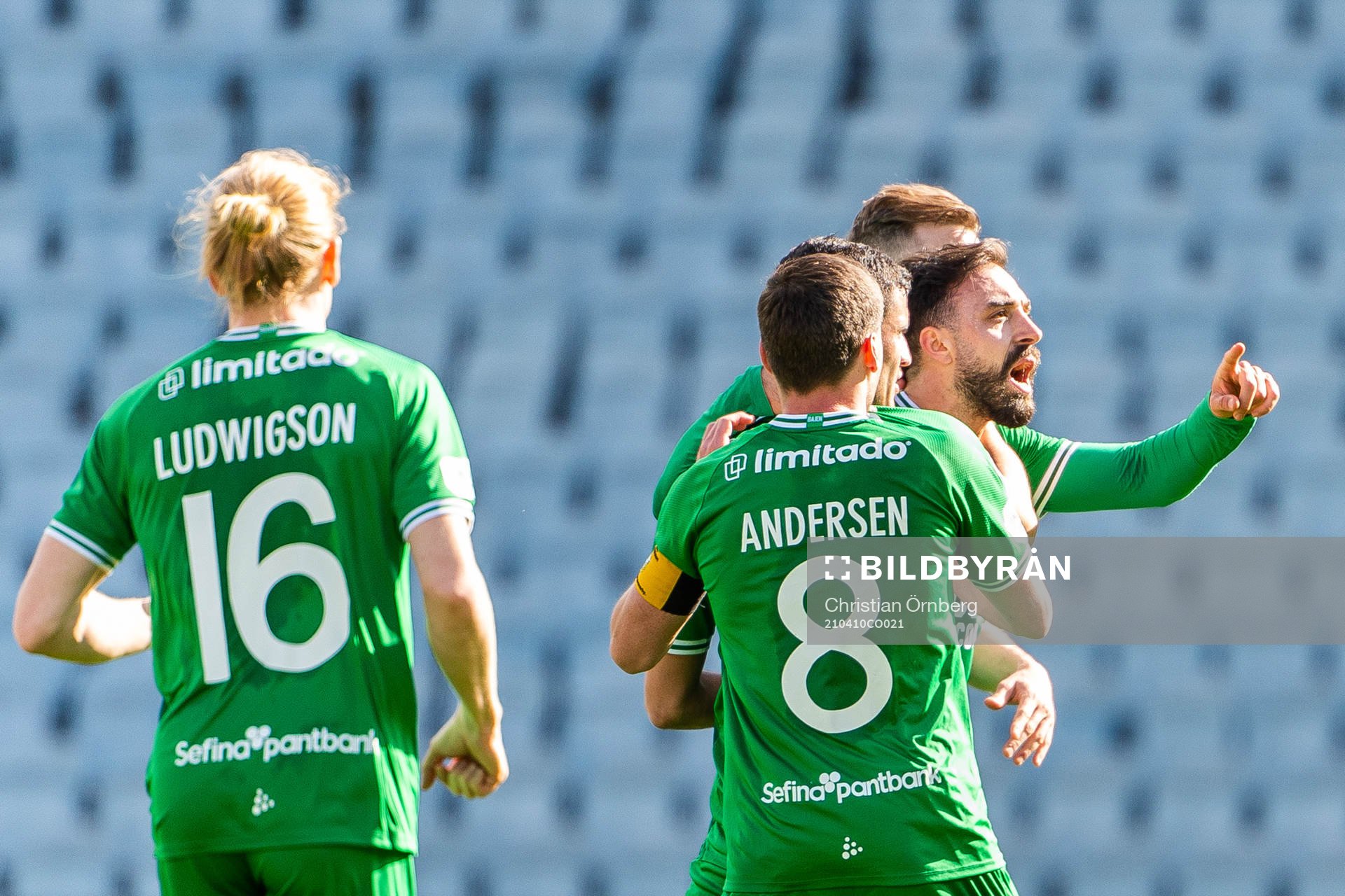 Hammarbys Abdul Khalili jublar lagkamrater