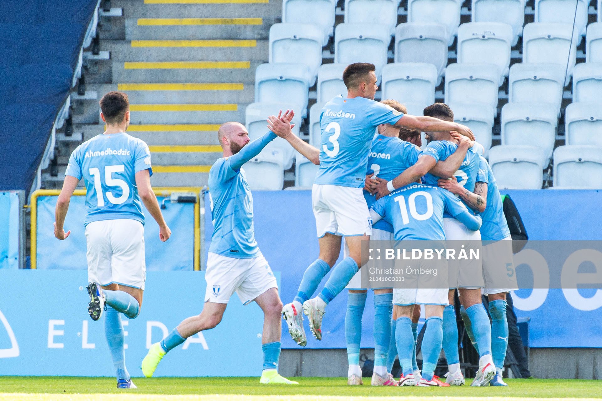 Malmö FFs Sören Rieks jublar med lagkamrater