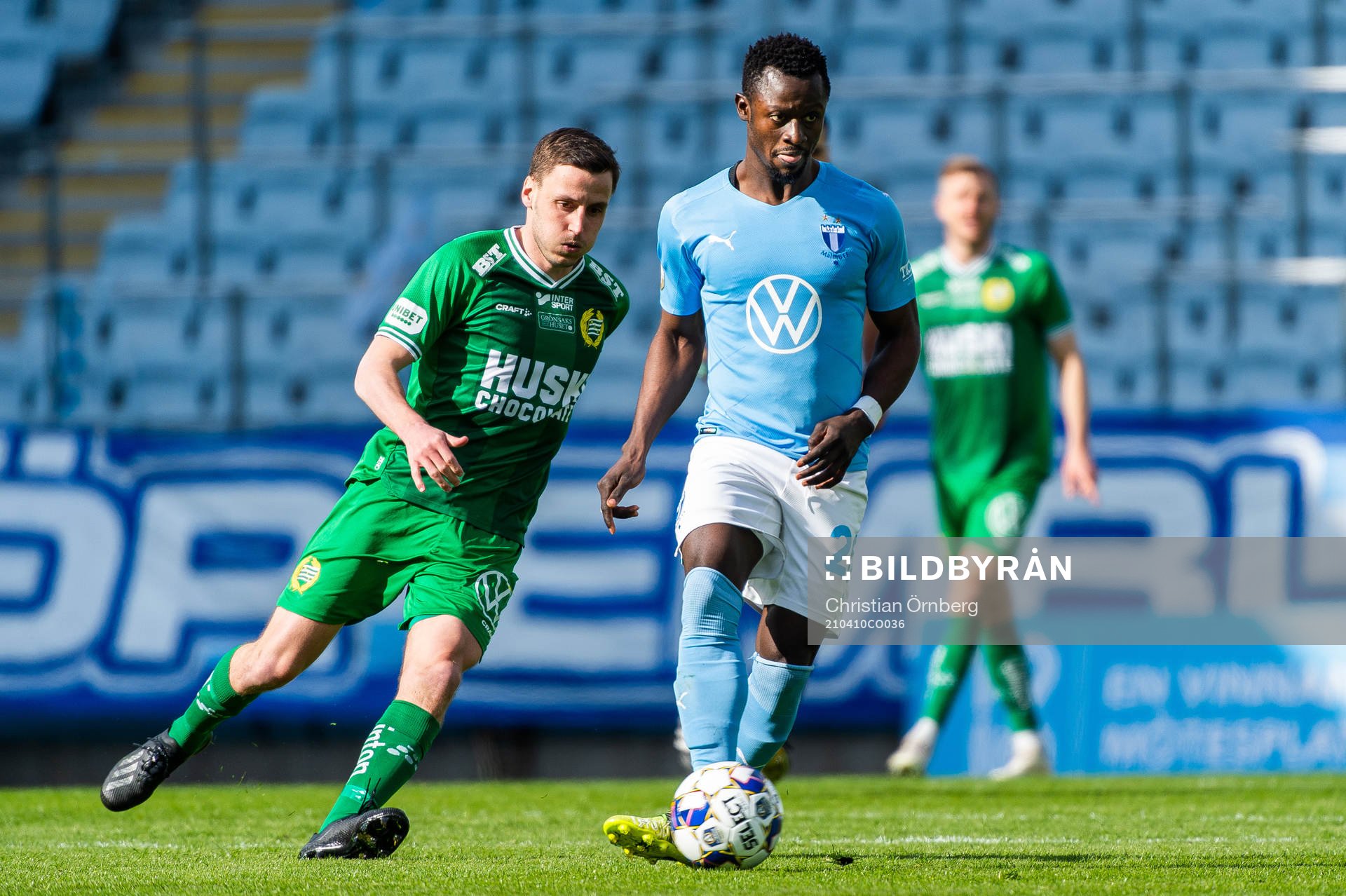 Hammarbys Jeppe Andersen och Malmö FFs Bonke Innocent