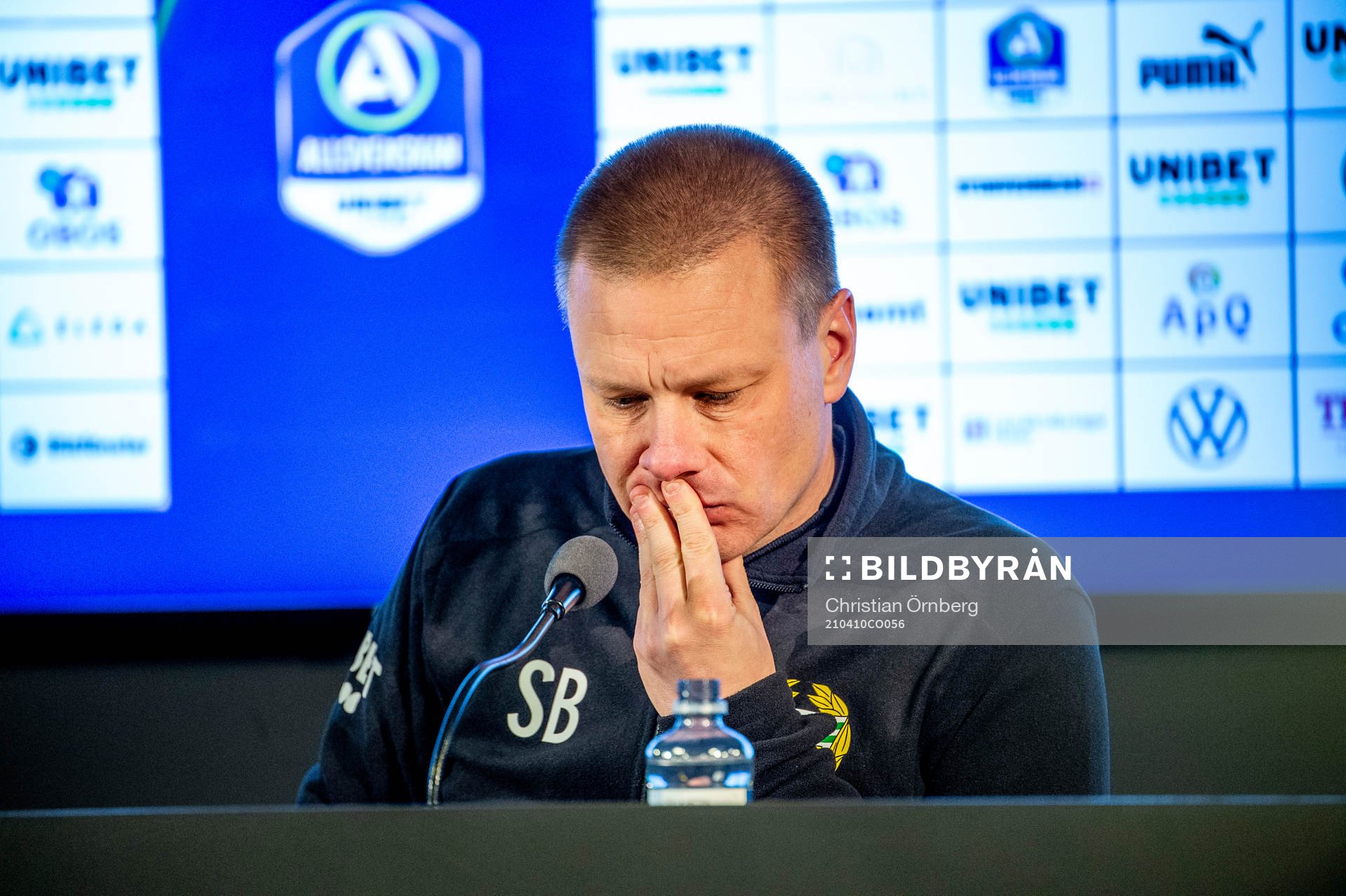 Hammarbys tränare Stefan Billborn deppar på