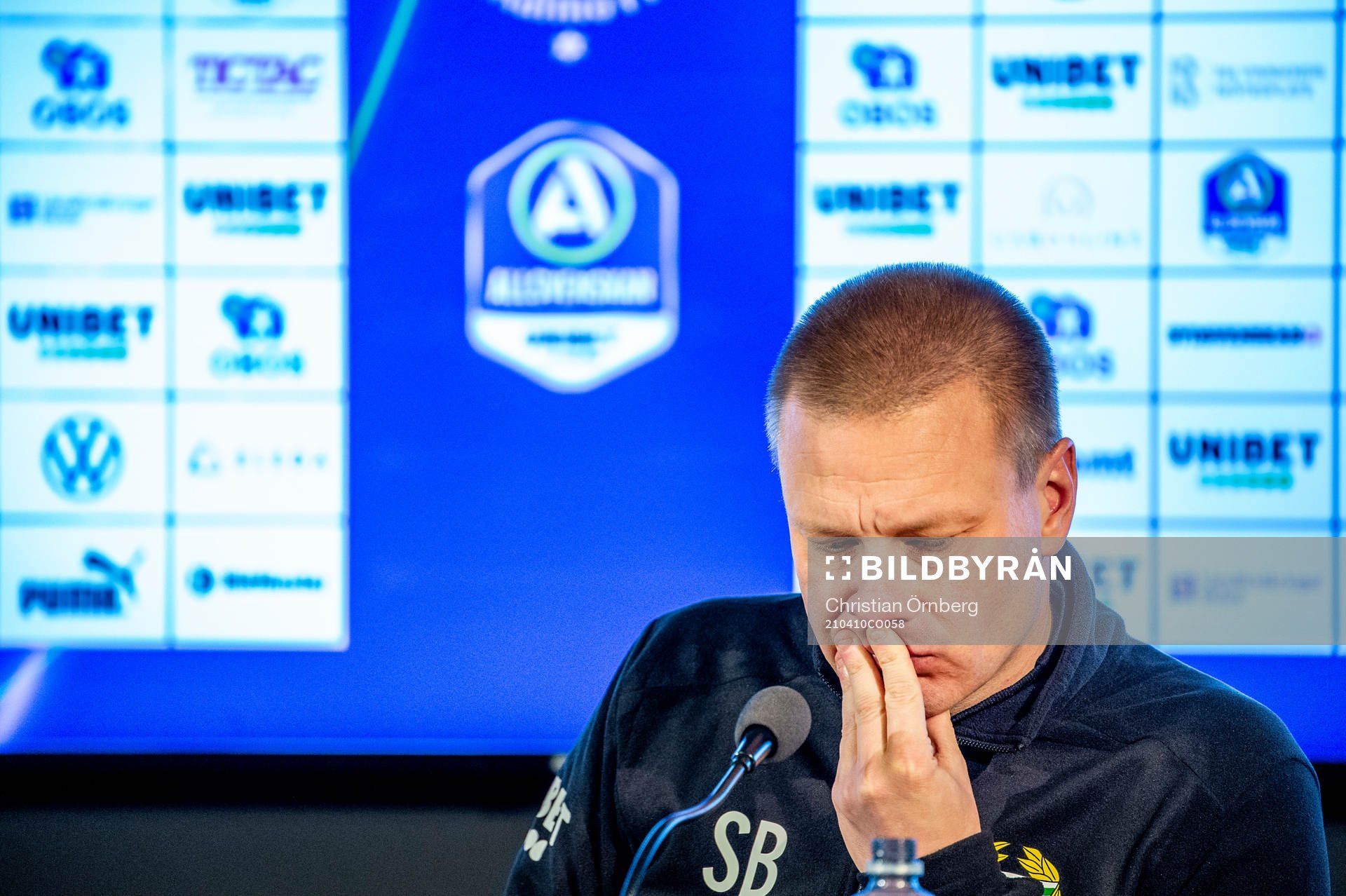 Hammarbys tränare Stefan Billborn deppar på