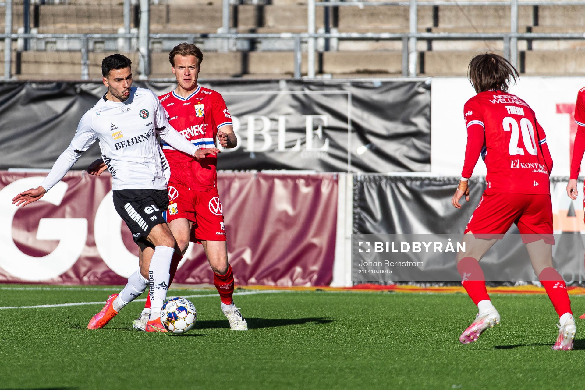 Örebros Deniz Hümmet och IFK Göteborgs August Erlingmark