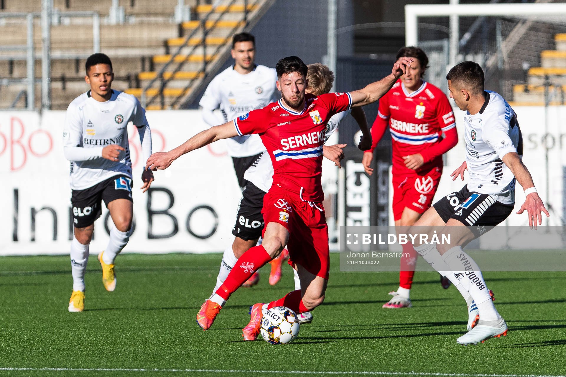 IFK Göteborgs Kevin Yakob och Örebros Hussein Ali