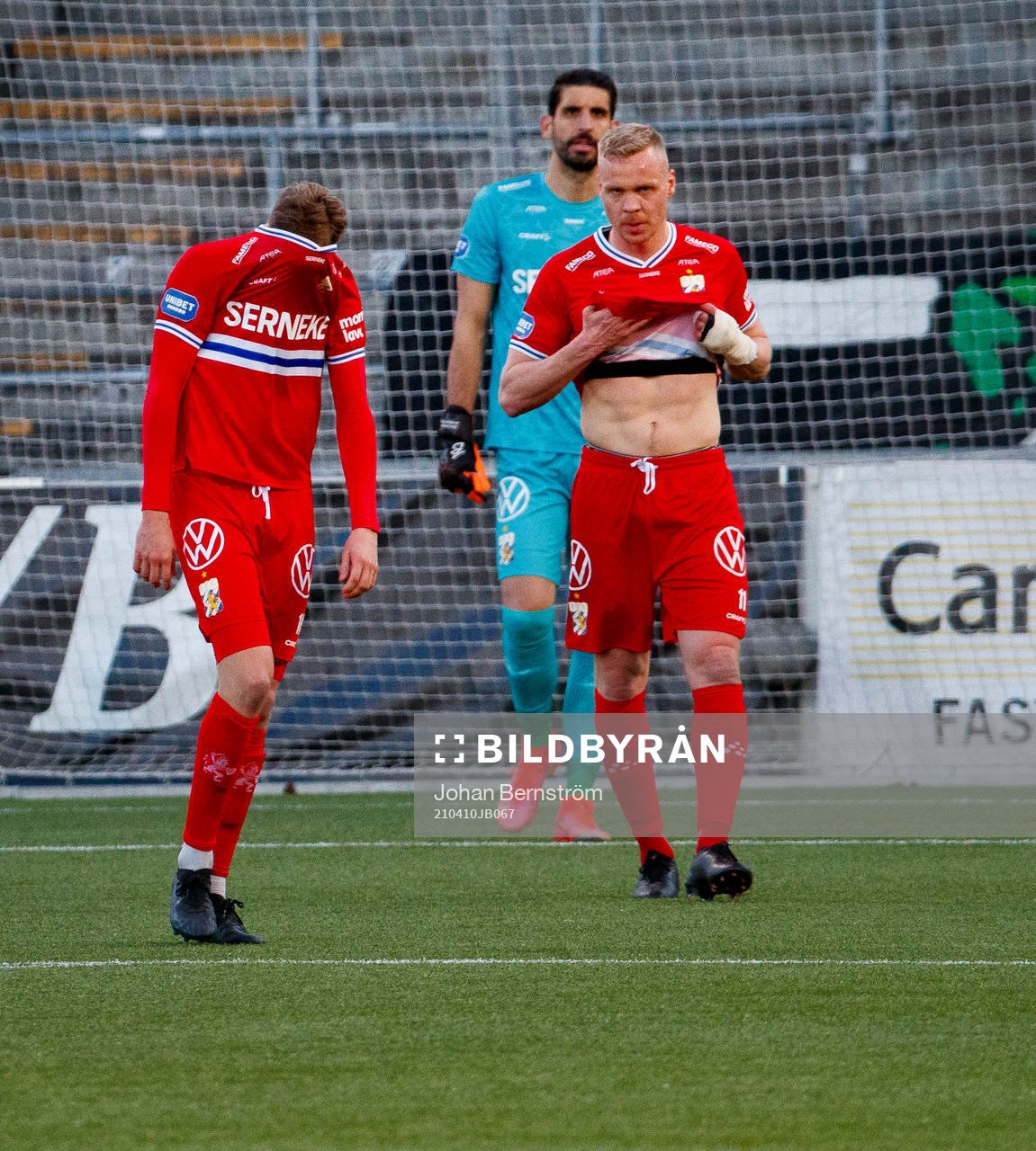 IFK Göteborgs Gustaf Norlin och Kolbeinn Sigthorsson deppar