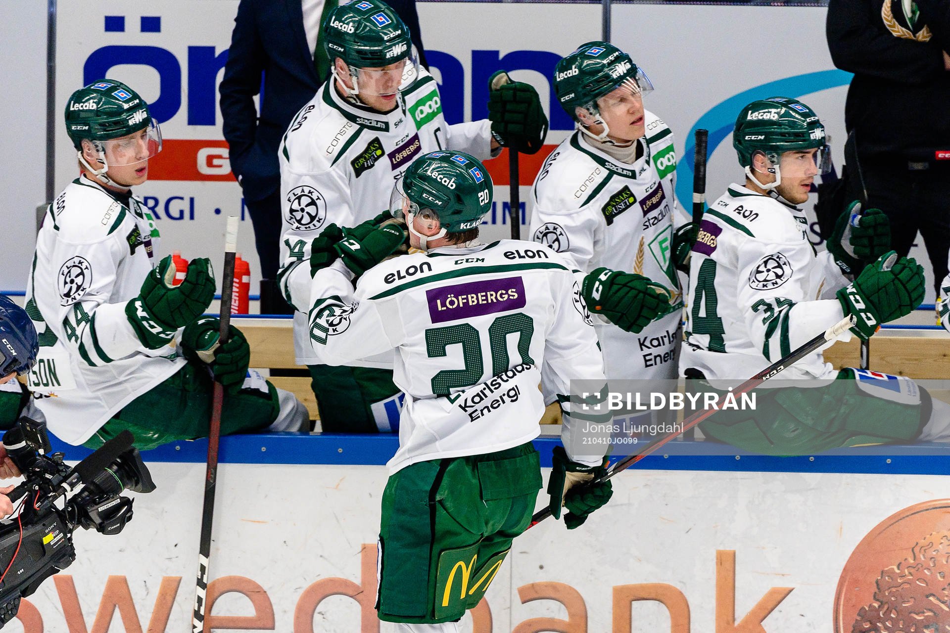 Färjestads Olle Lycksell  jublar