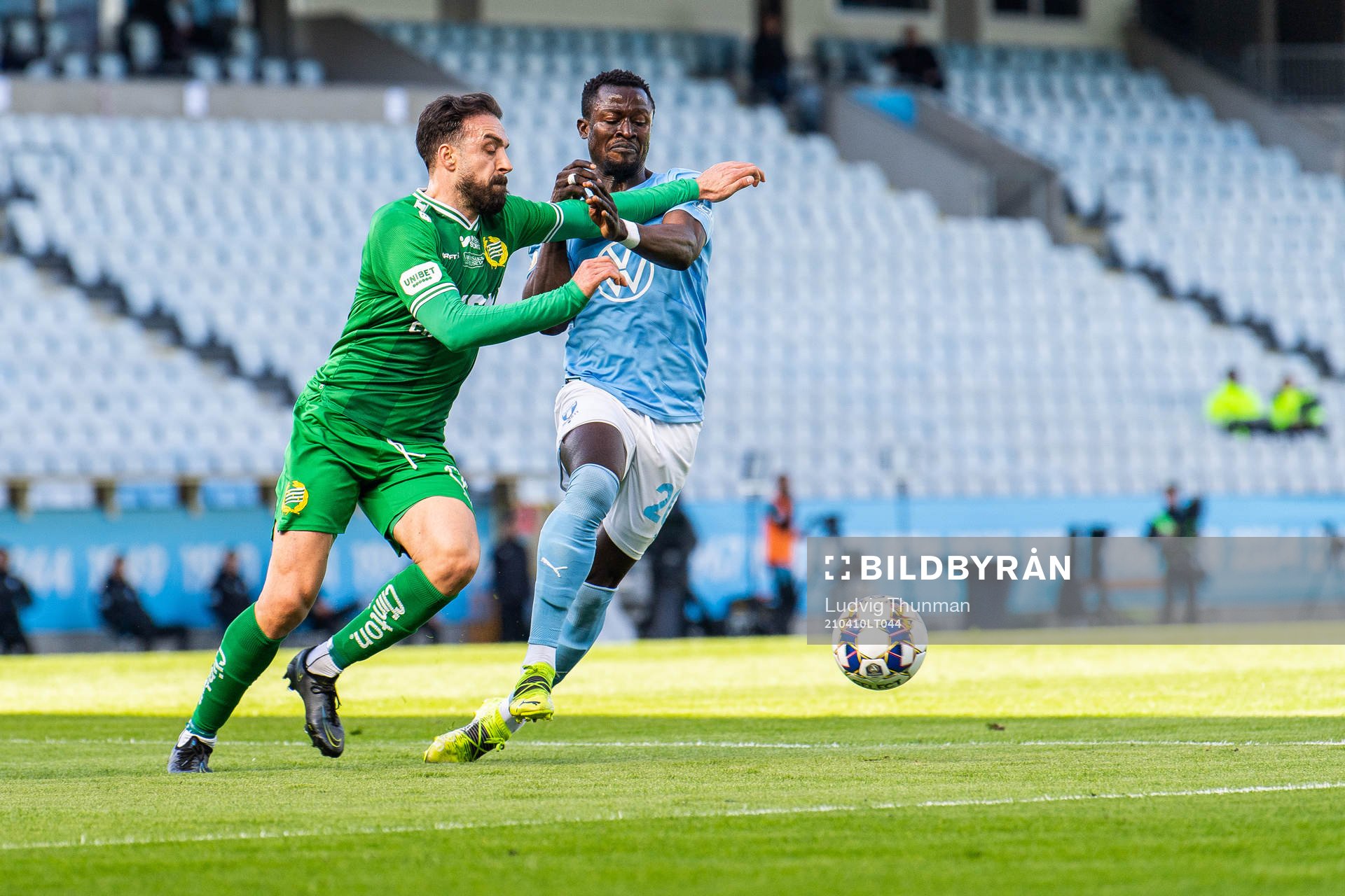 Hammarbys Abdul Khalili och Malmö FFs Bonke Innocent