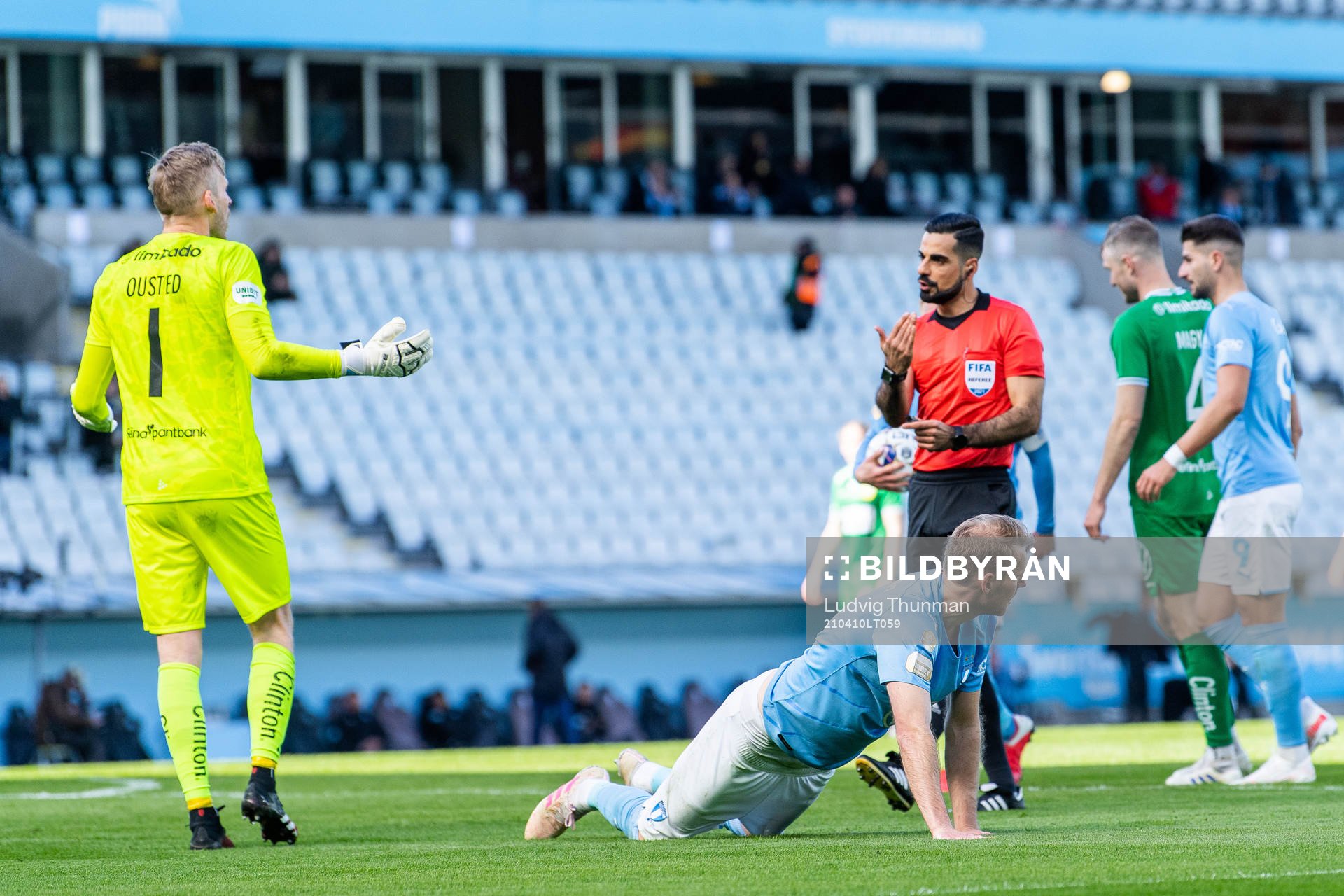 Hammarbys målvakt David Ousted och Malmö FFs Ola Toivonen