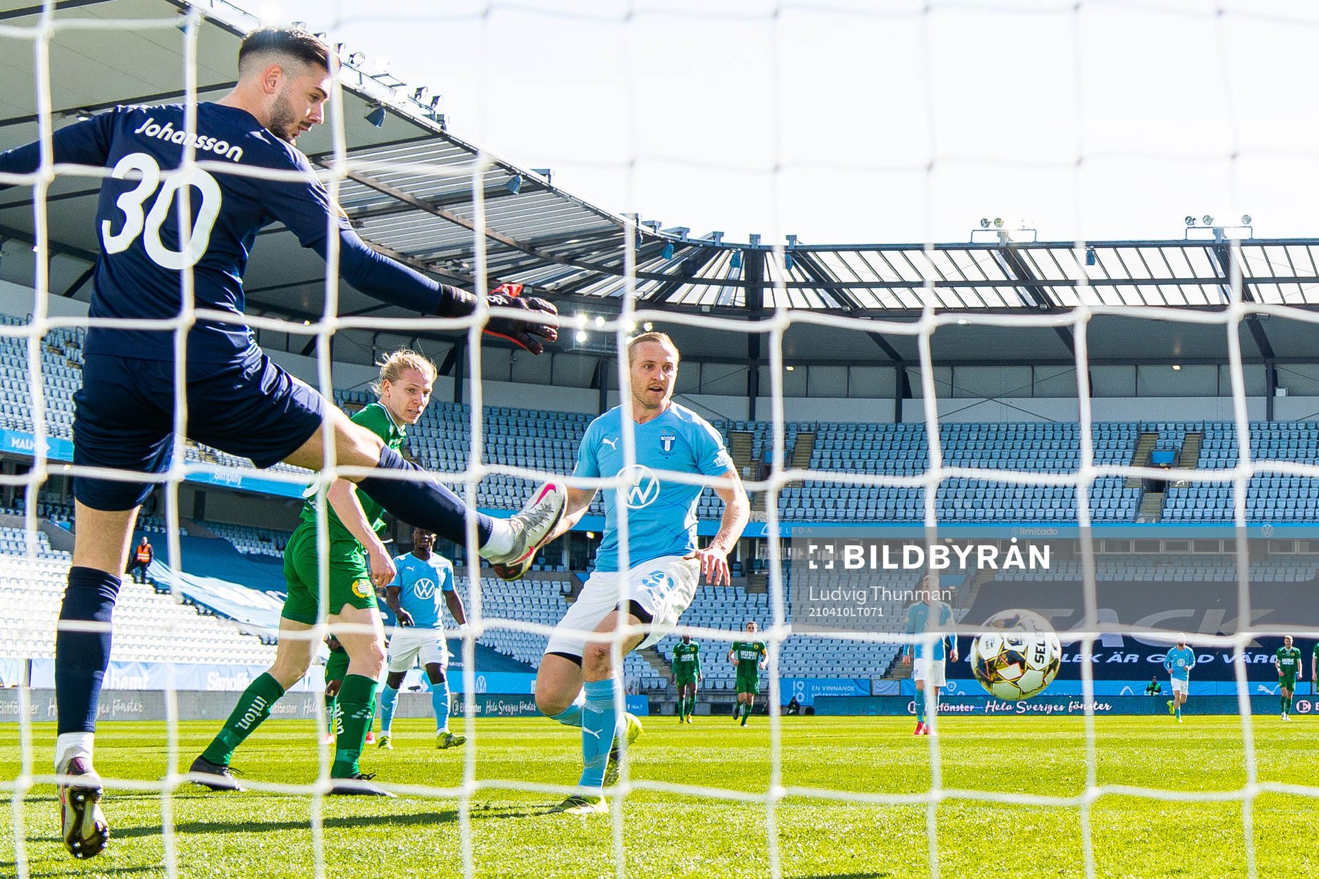 Hammarbys Gustav Ludwigson gör 1-0 bakom Malmö FFs