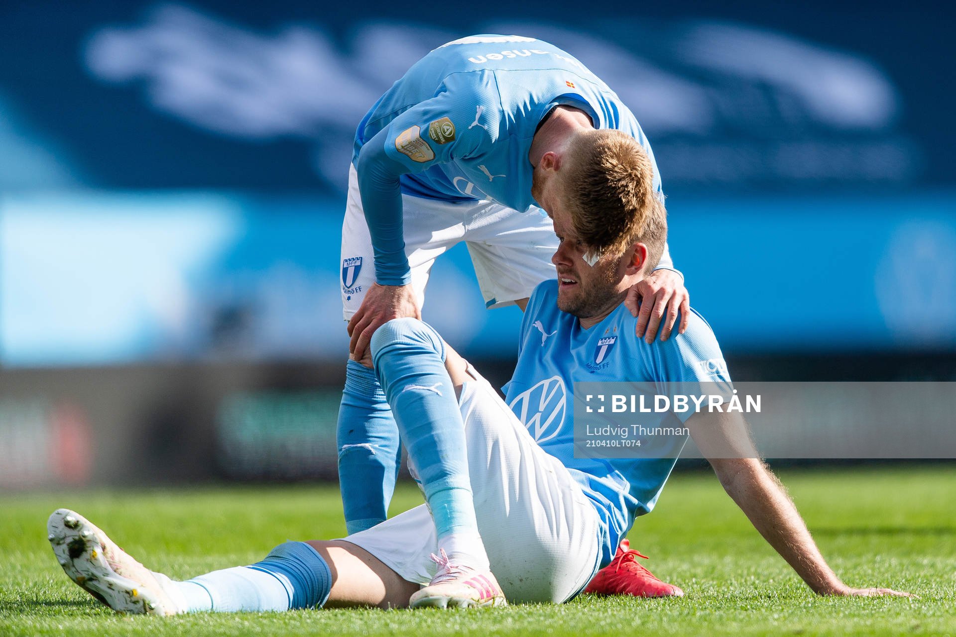 Malmö FFs Ola Toivonen kramas om av Anders Christiansen