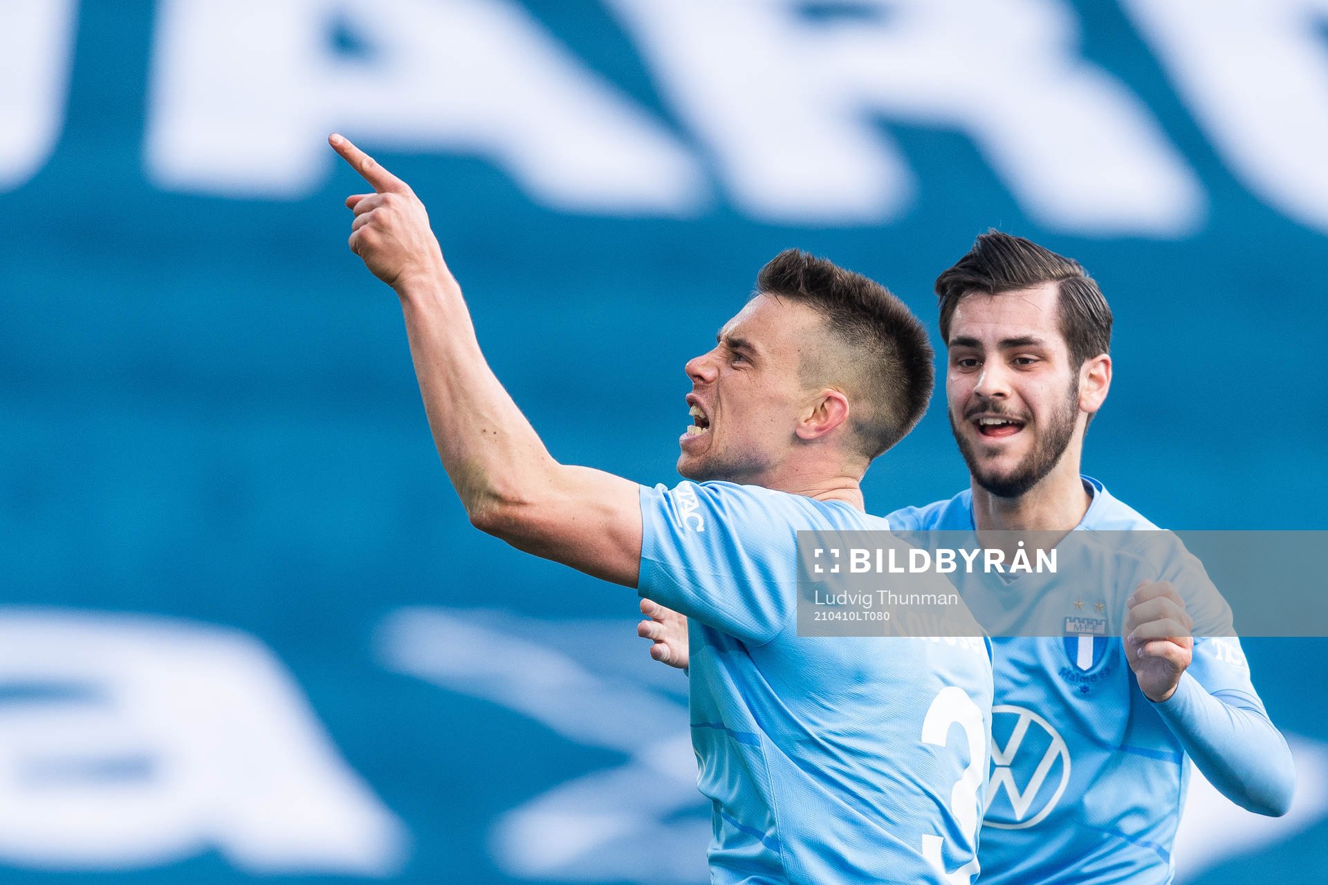 Malmö FFs Jonas Knudsen jublar med Adi Nalic