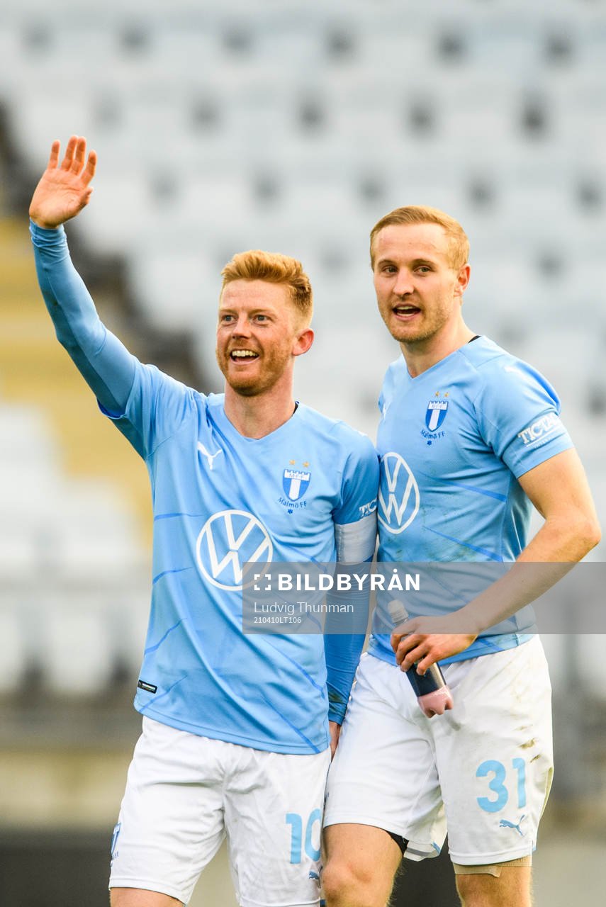 Malmö FFs Franz Brorsson och Anders Christiansen tackar publiken efter fotbollsmatchen i Allsvenskan mellan Malmö FF och Hammarby den 10 april 2021 i Malmö. 