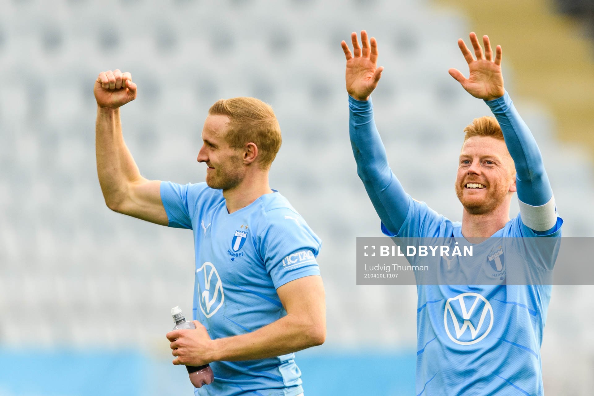 Malmö FFs Franz Brorsson och Anders Christiansen tackar publiken efter fotbollsmatchen i Allsvenskan mellan Malmö FF och Hammarby den 10 april 2021 i Malmö.