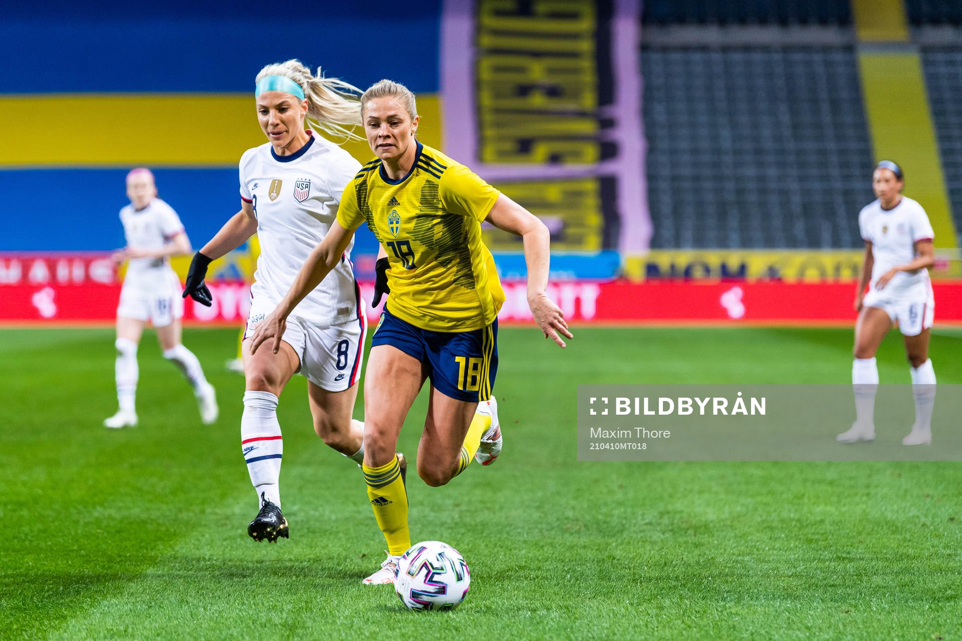 Julie Ertz of USA and Fridolina Rolfö of Sweden