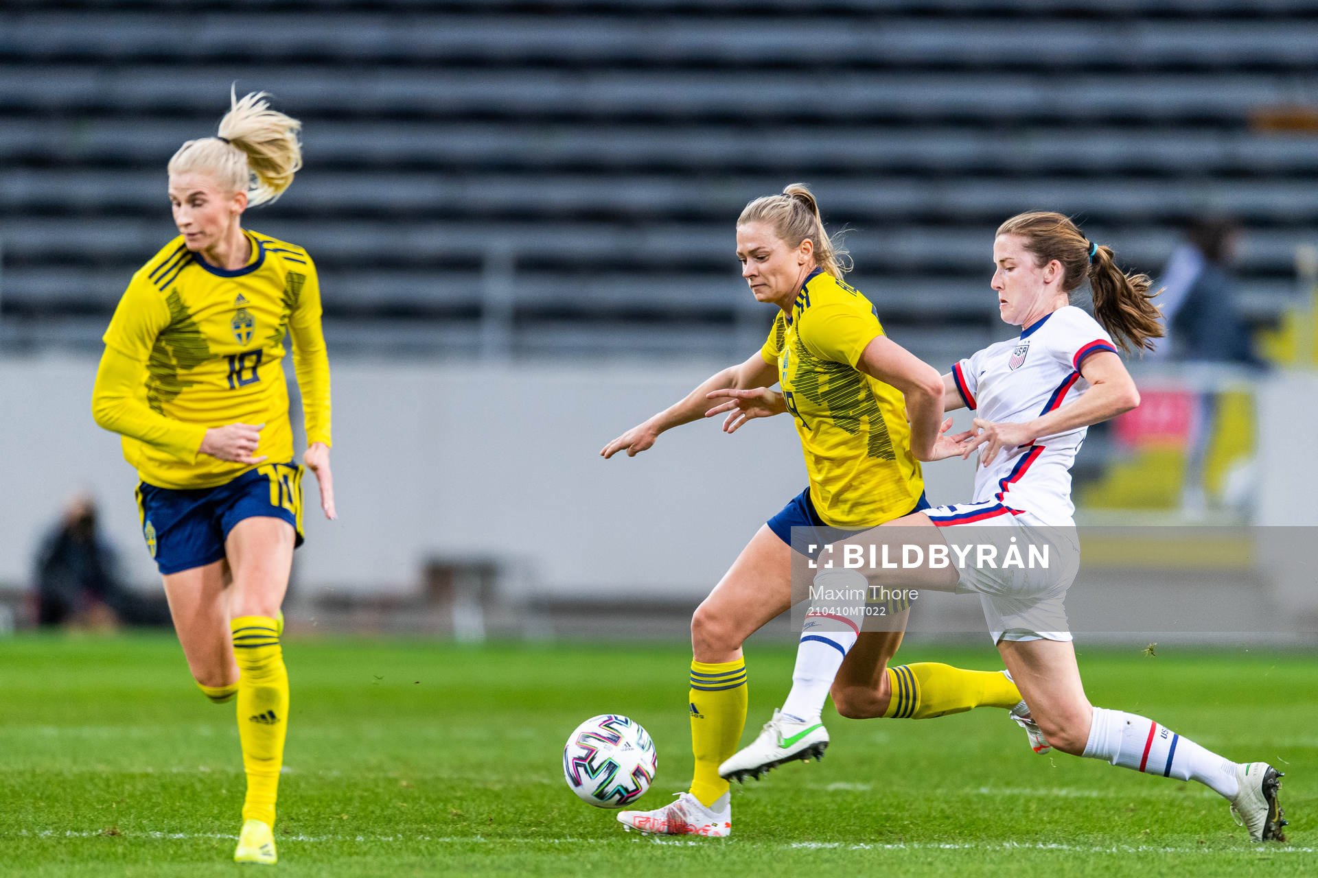 Fridolina Rolfö of Sweden and Tierna Davidson of USA