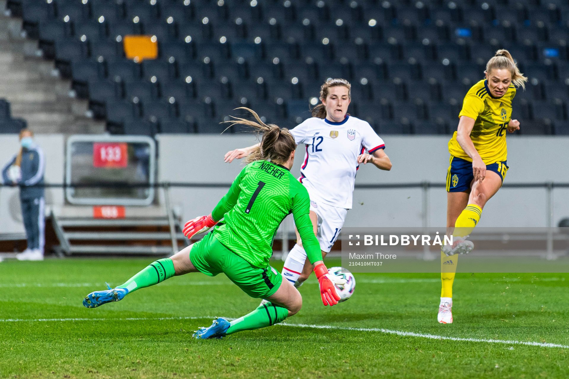 goalkeeper Alyssa Naeher and Tierna Davidson of USA against