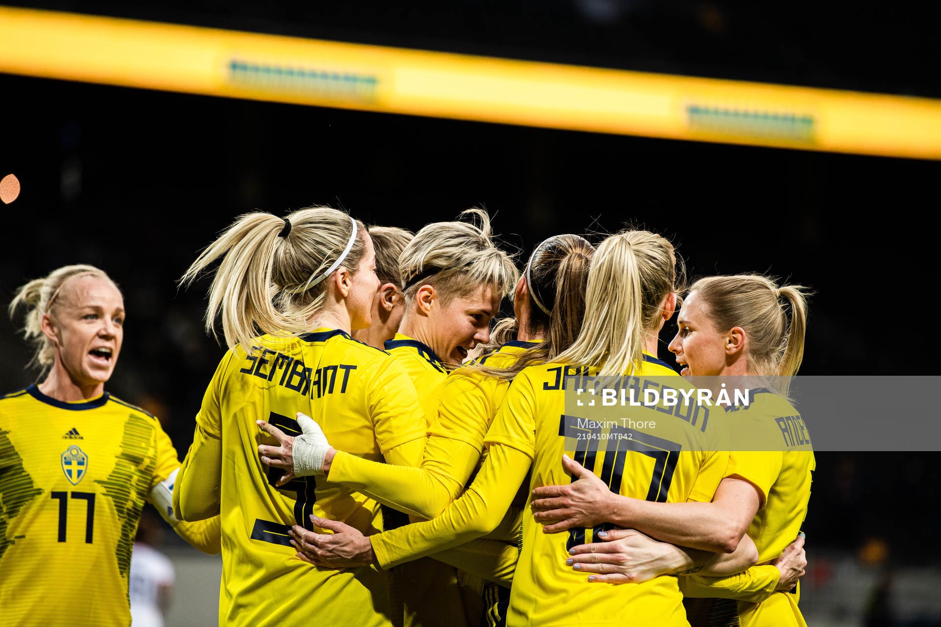 Lina Hurtig of Sweden celebrate with teammates