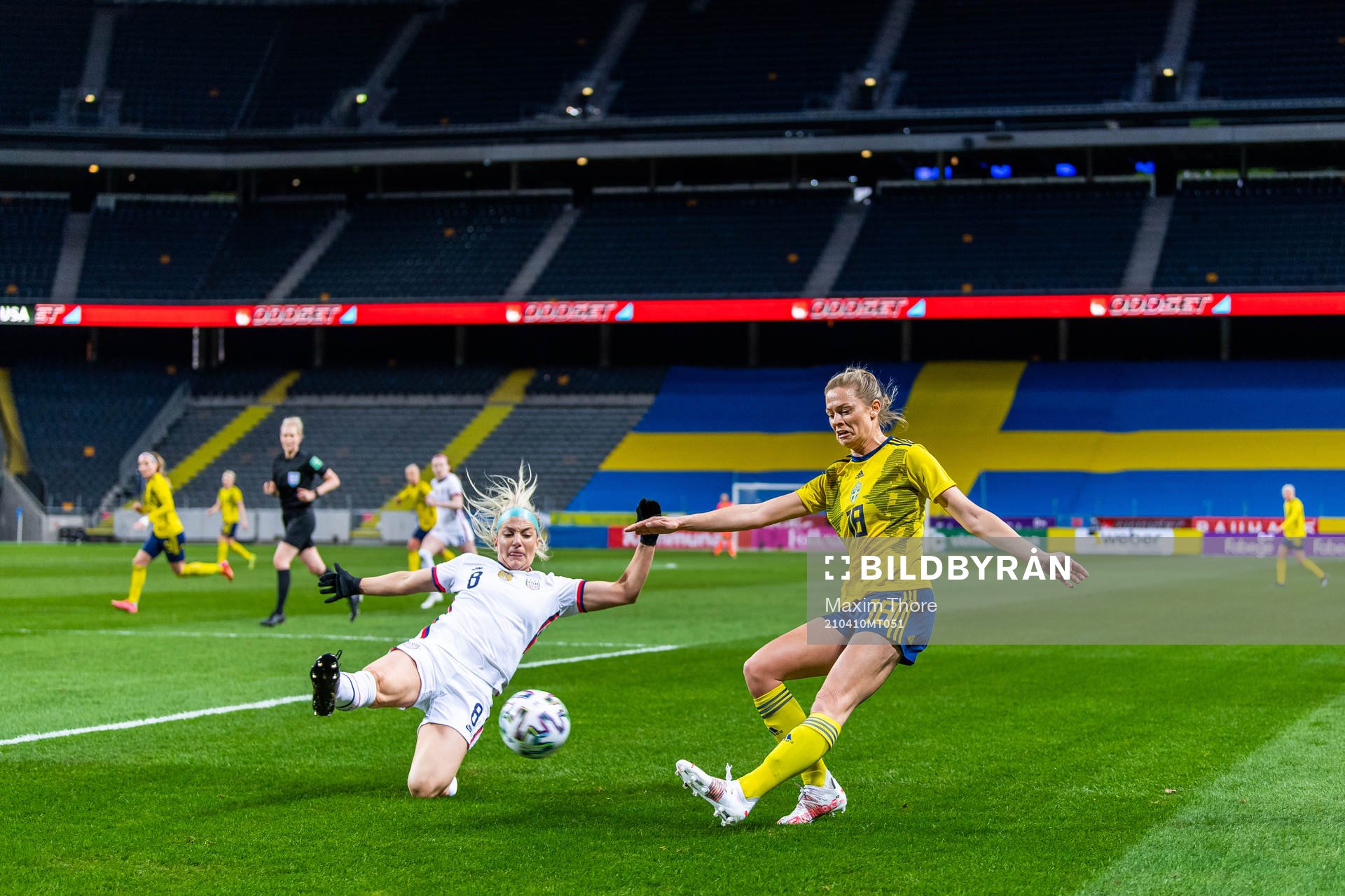 Julie Ertz of USA and Fridolina Rolfö of Sweden