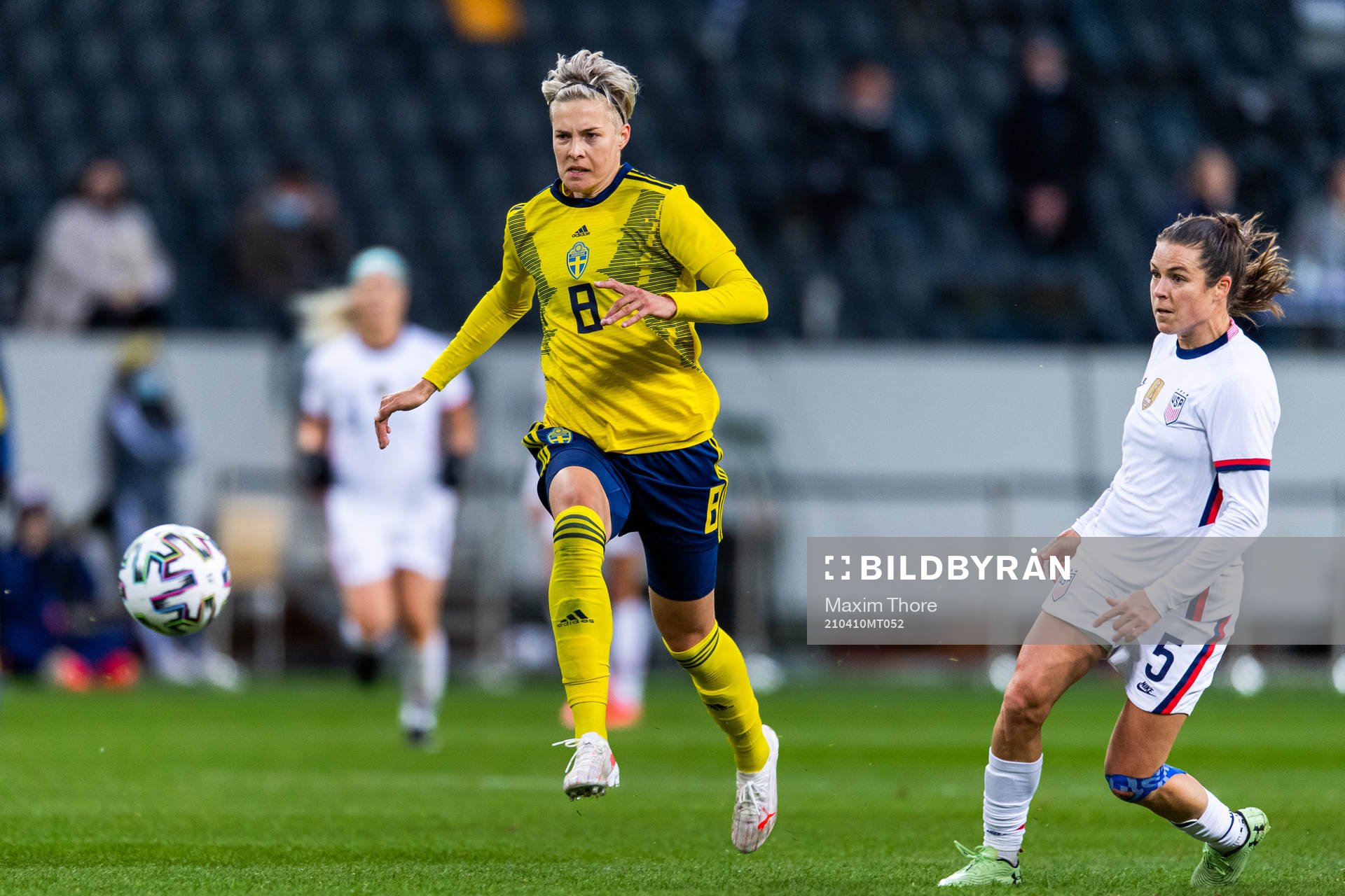 Lina Hurtig of Sweden and Kelley O’Hara of USA