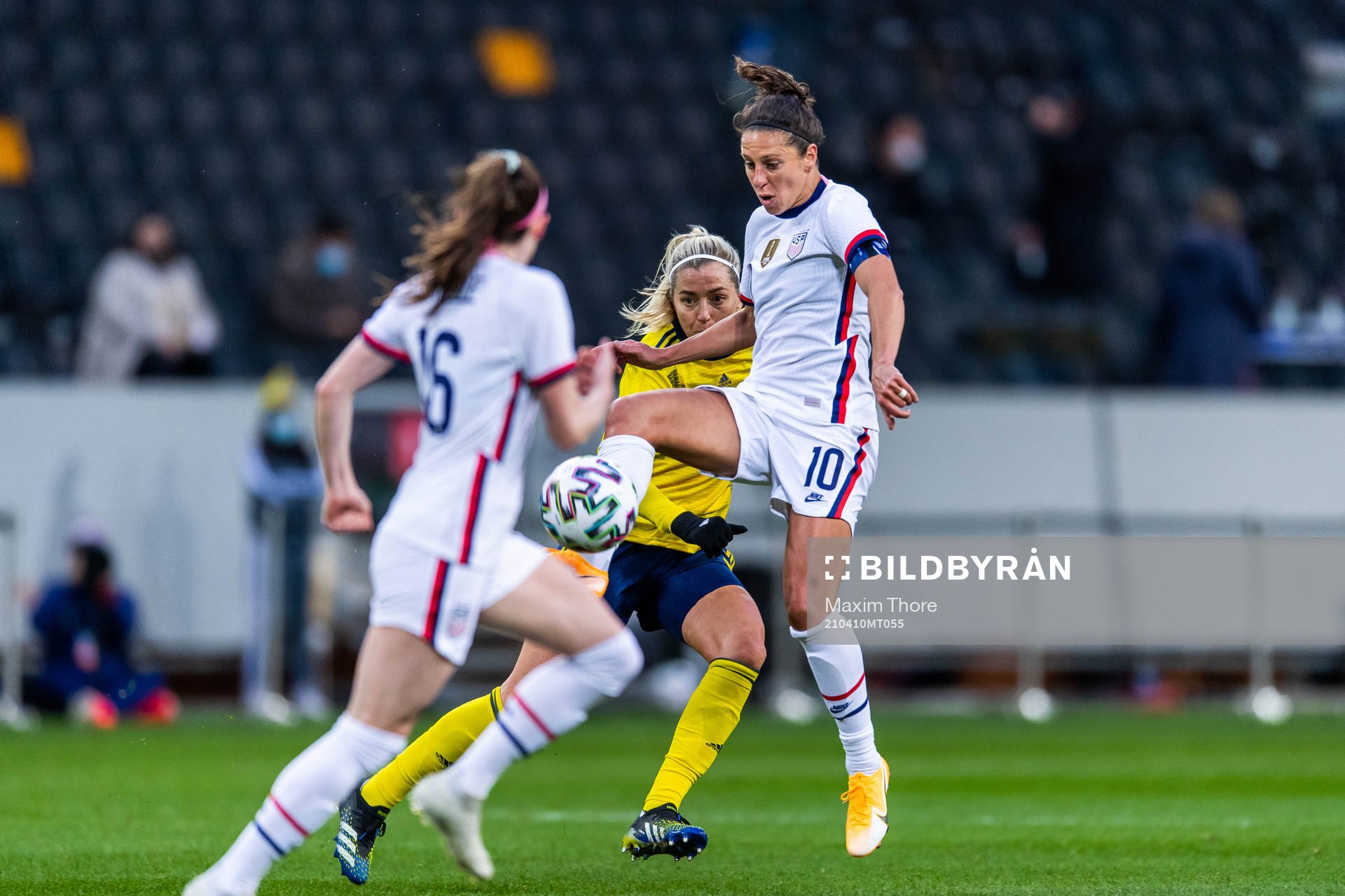 Linda Sembrant of Sweden and Carli Lloyd of USA compete for