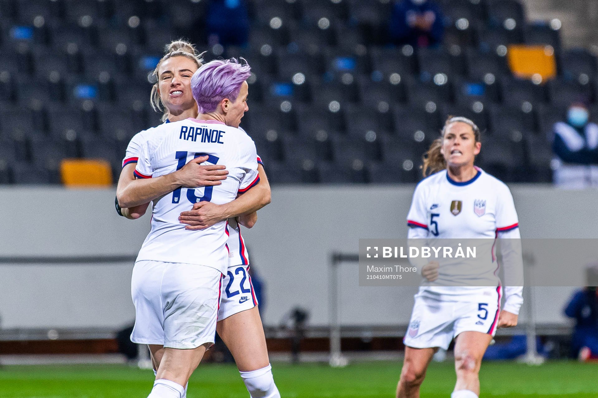 Megan Rapinoe of USA celebrates with team mates