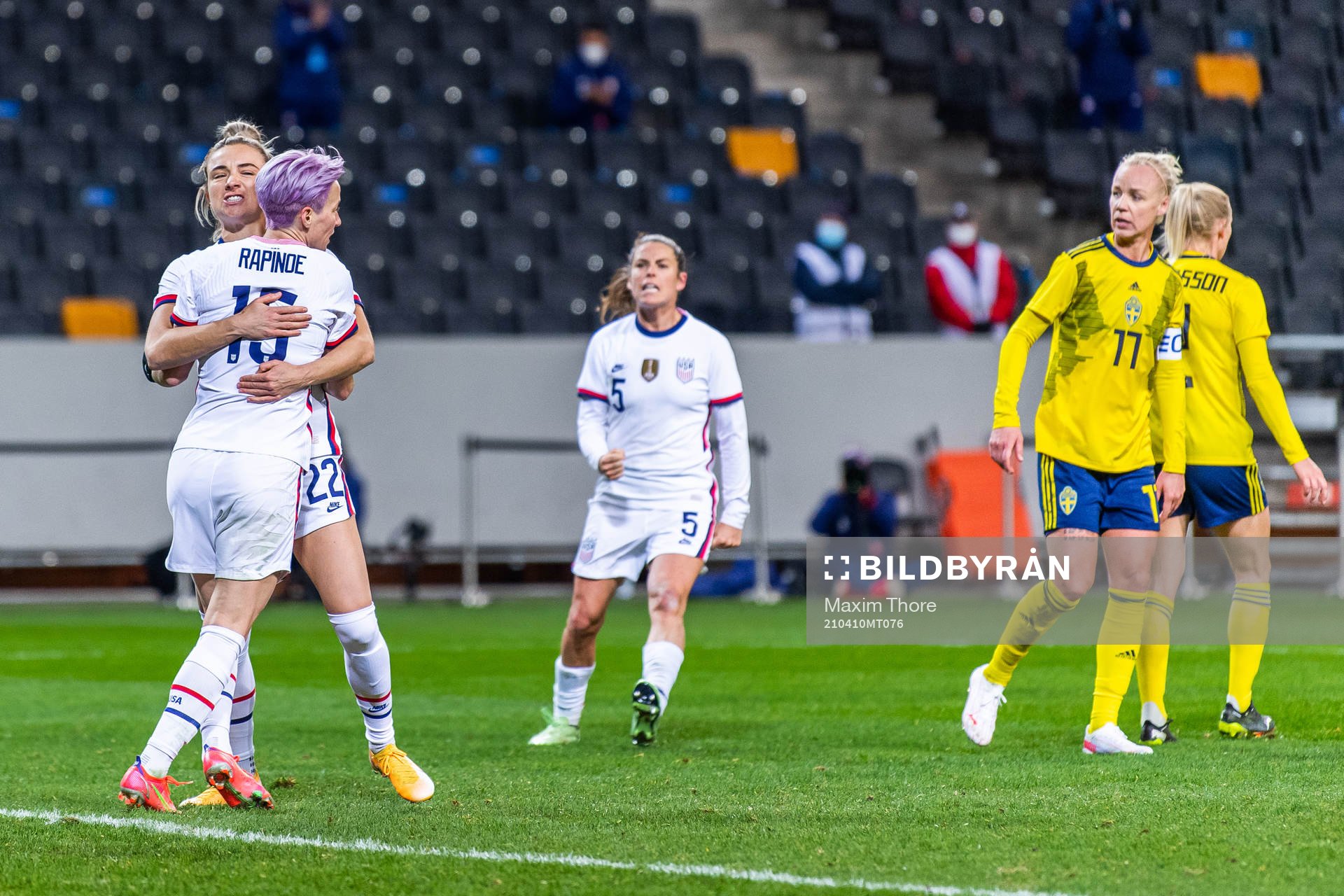 Megan Rapinoe of USA celebrates with team mates