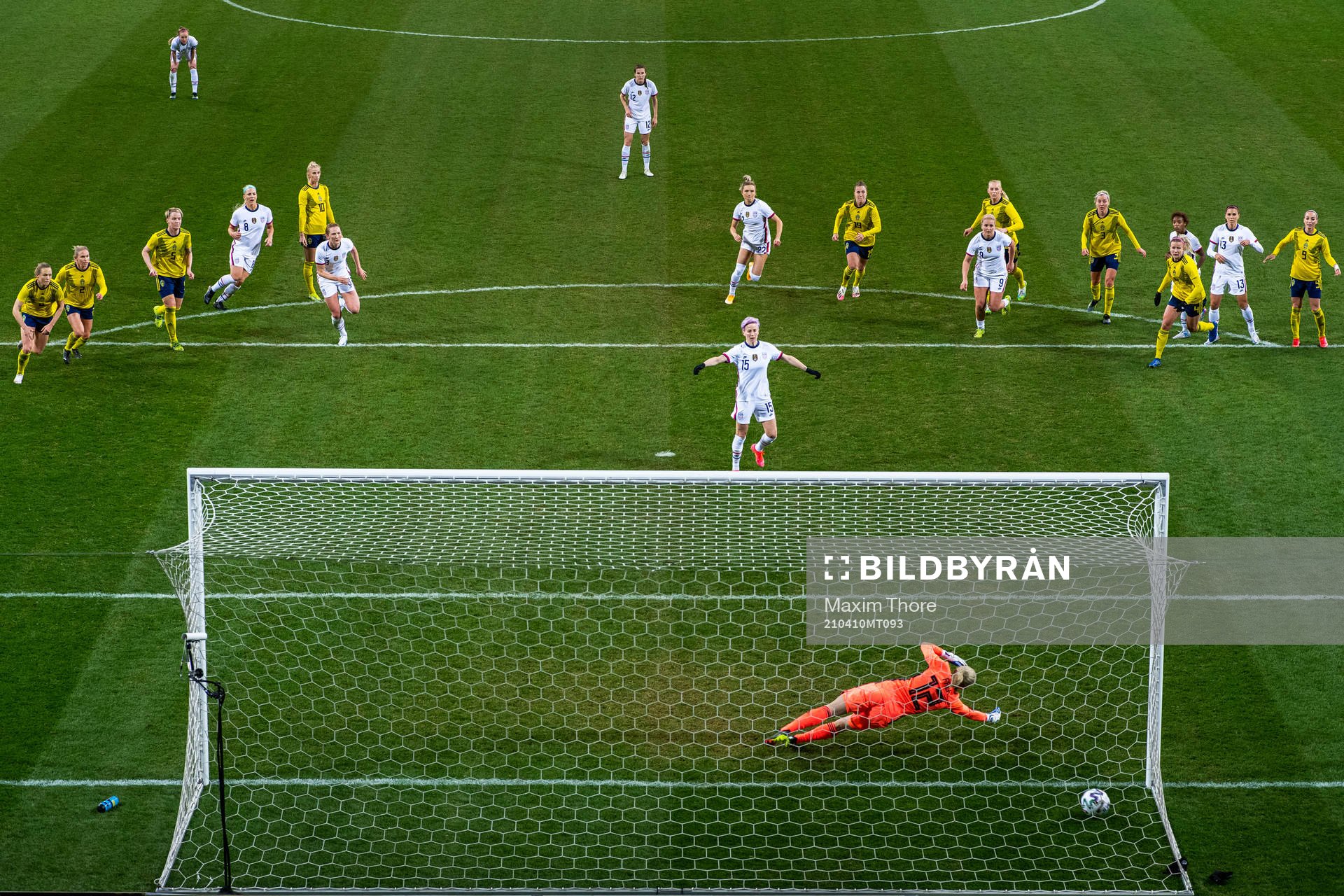 Megan Rapinoe of USA scores 1-1 behind goalkeeper Jennifer