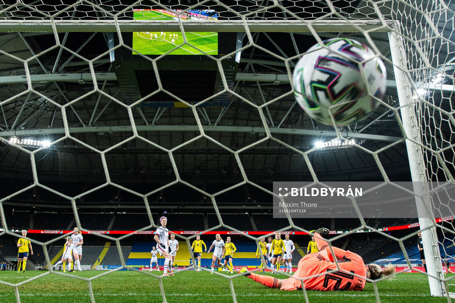 Megan Rapinoe of USA score the 1-1 goal behind goalkeeper