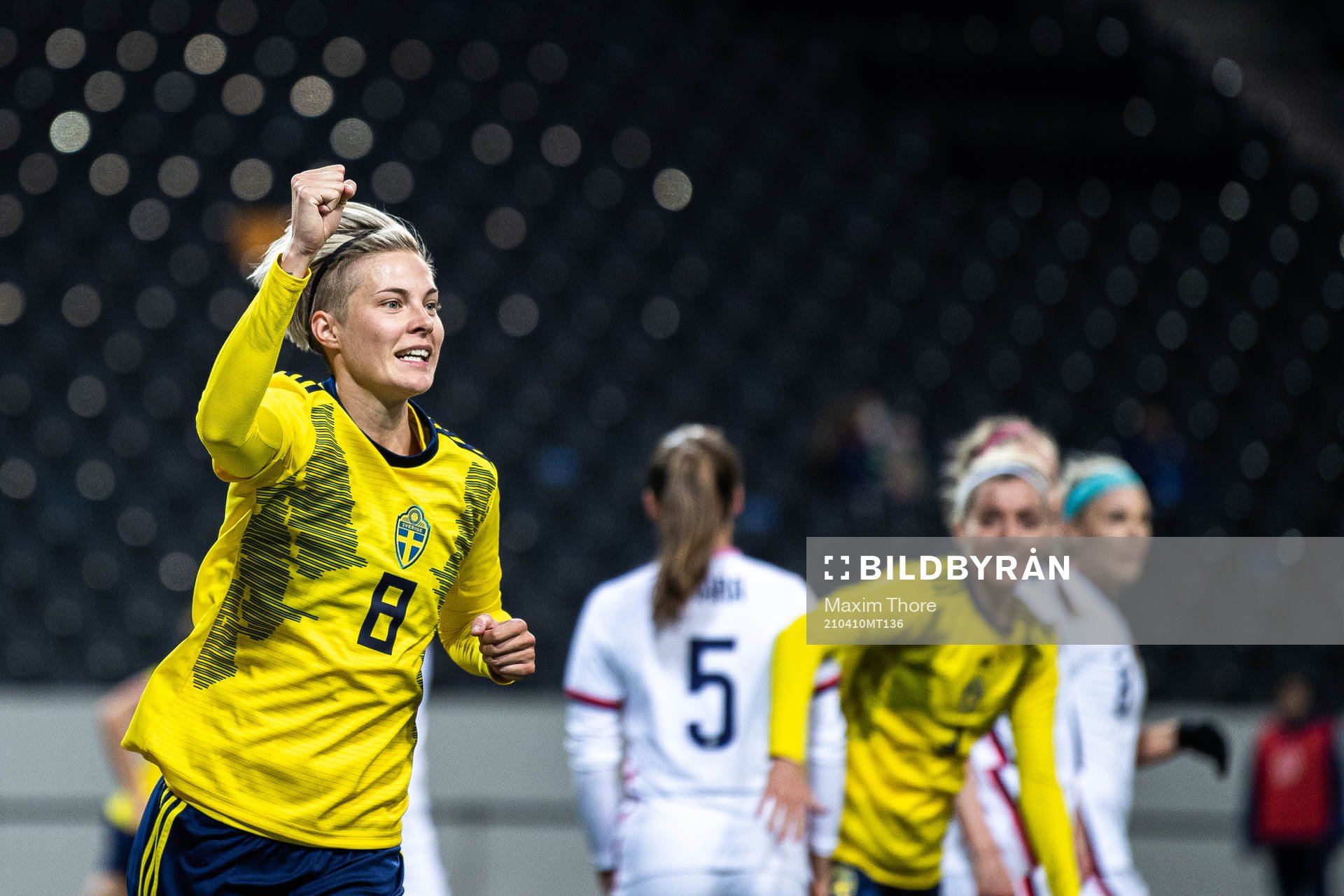 Lina Hurtig of Sweden celebrate